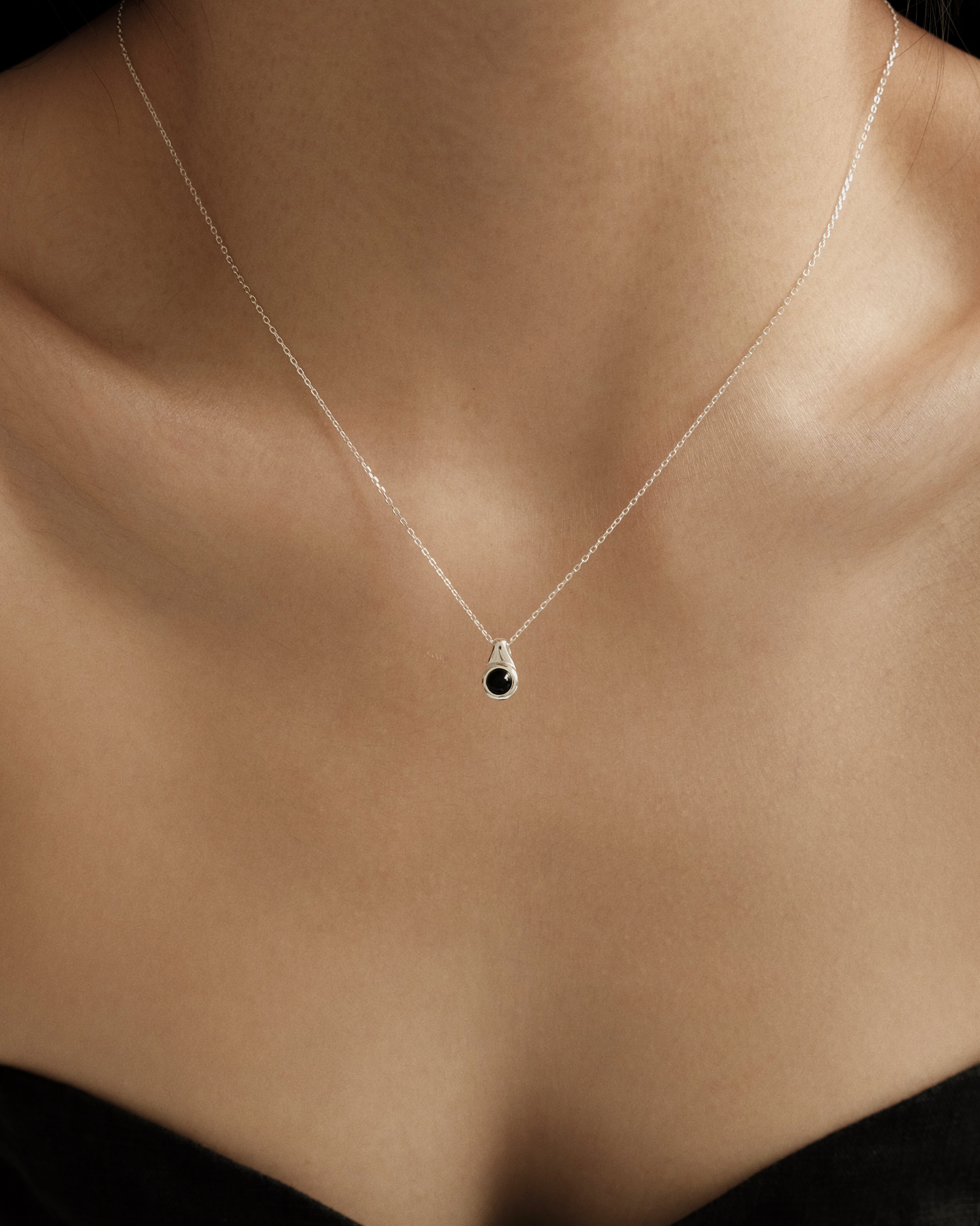 Fauve Black Pendant Necklace