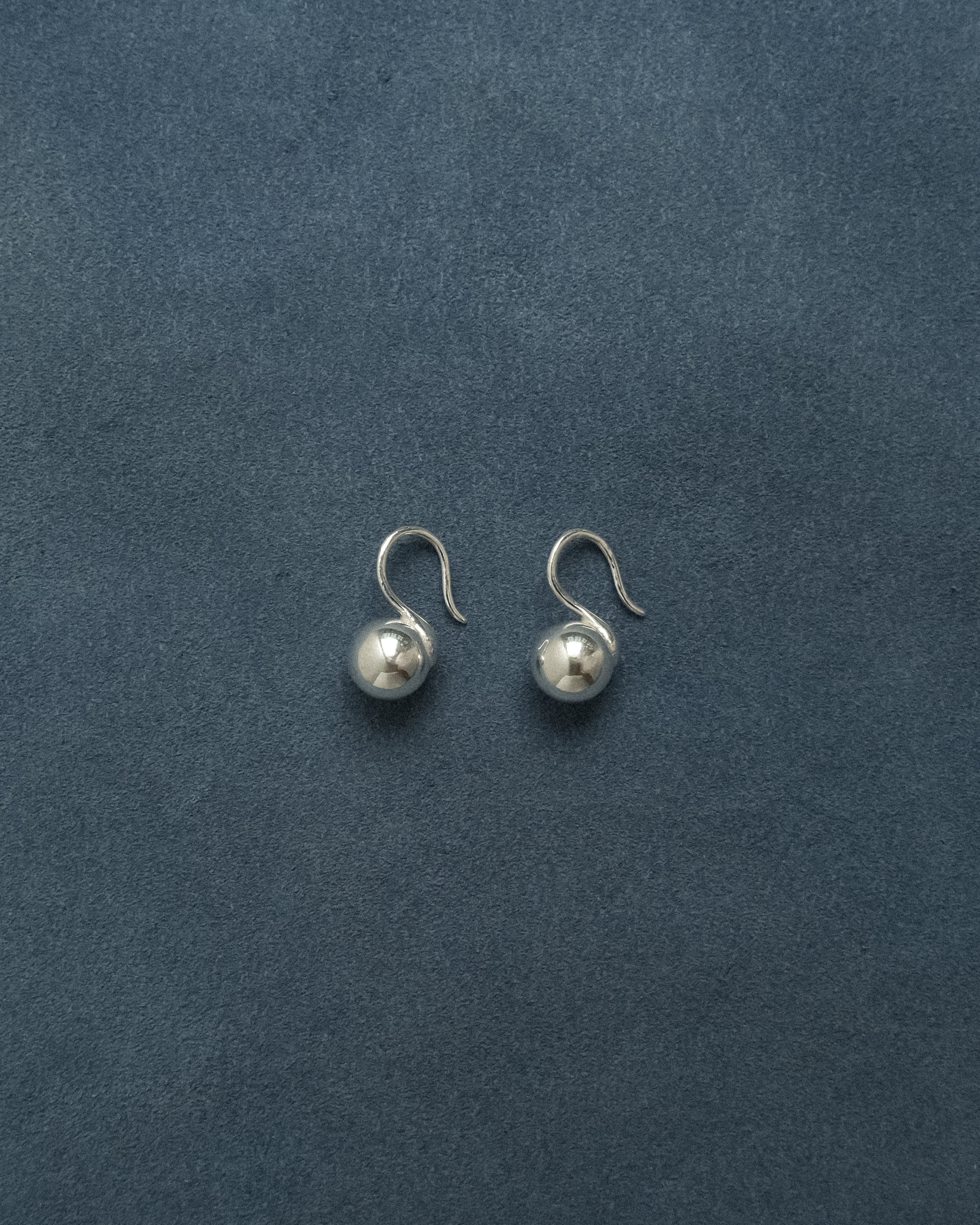 Piccola Quaver Ball Dangle Earrings