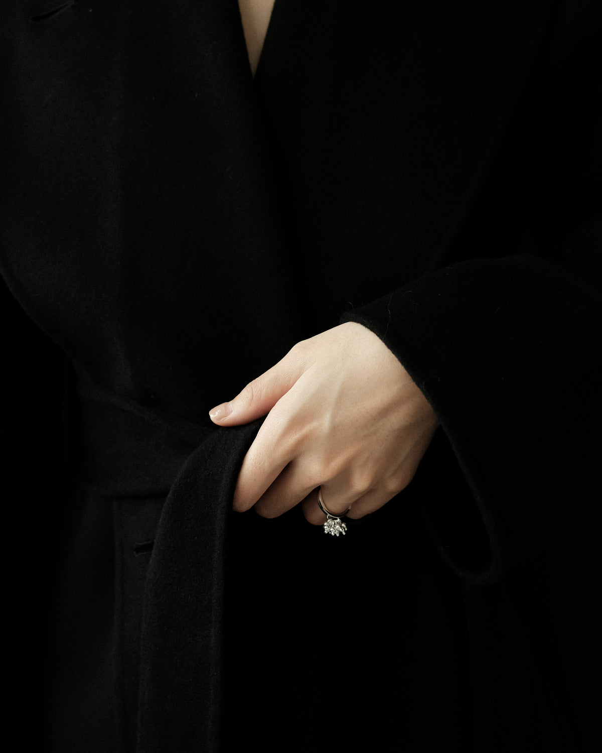 Orjae Snow Dangling Band Ring