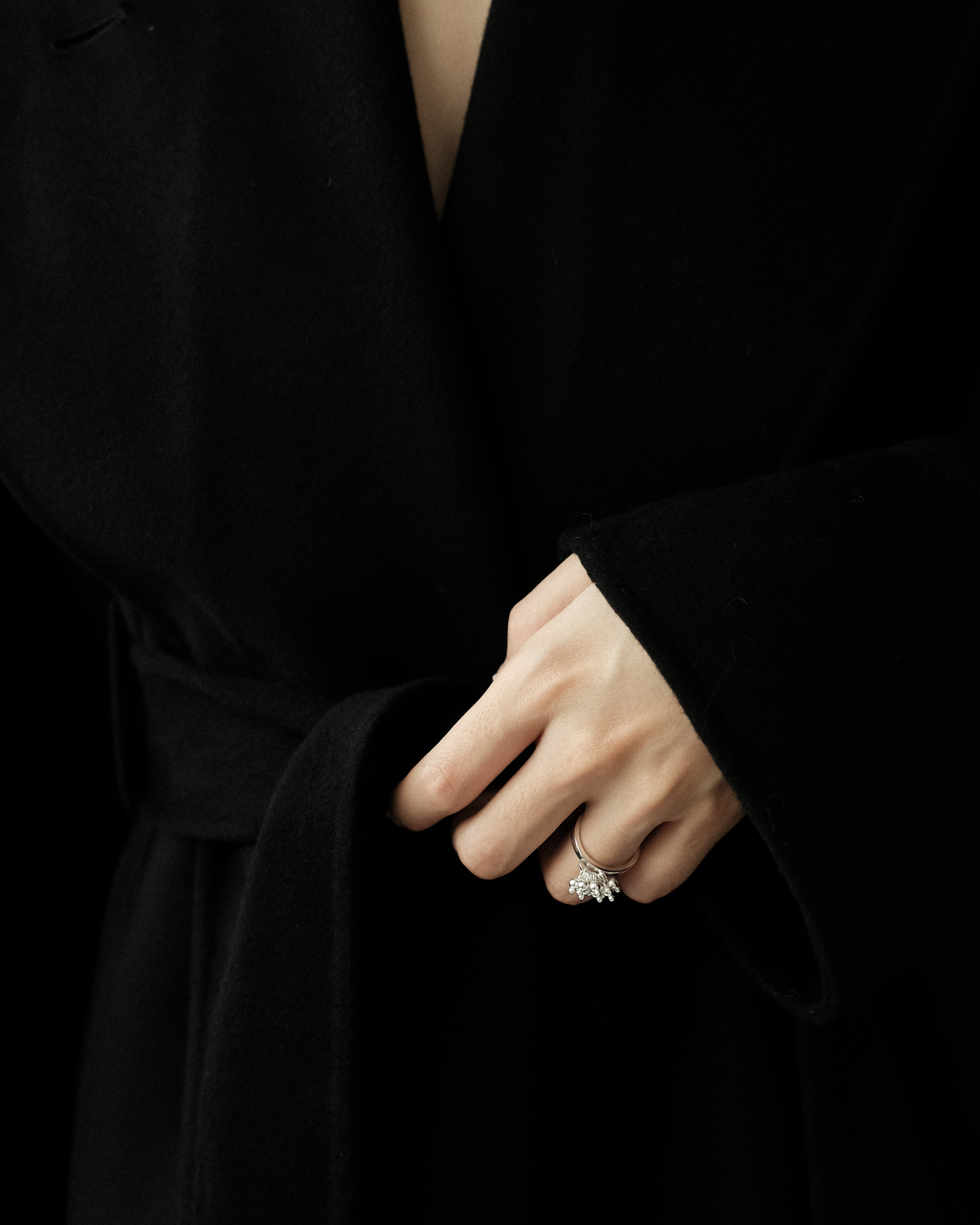 Orjae Snow Dangling Band Ring