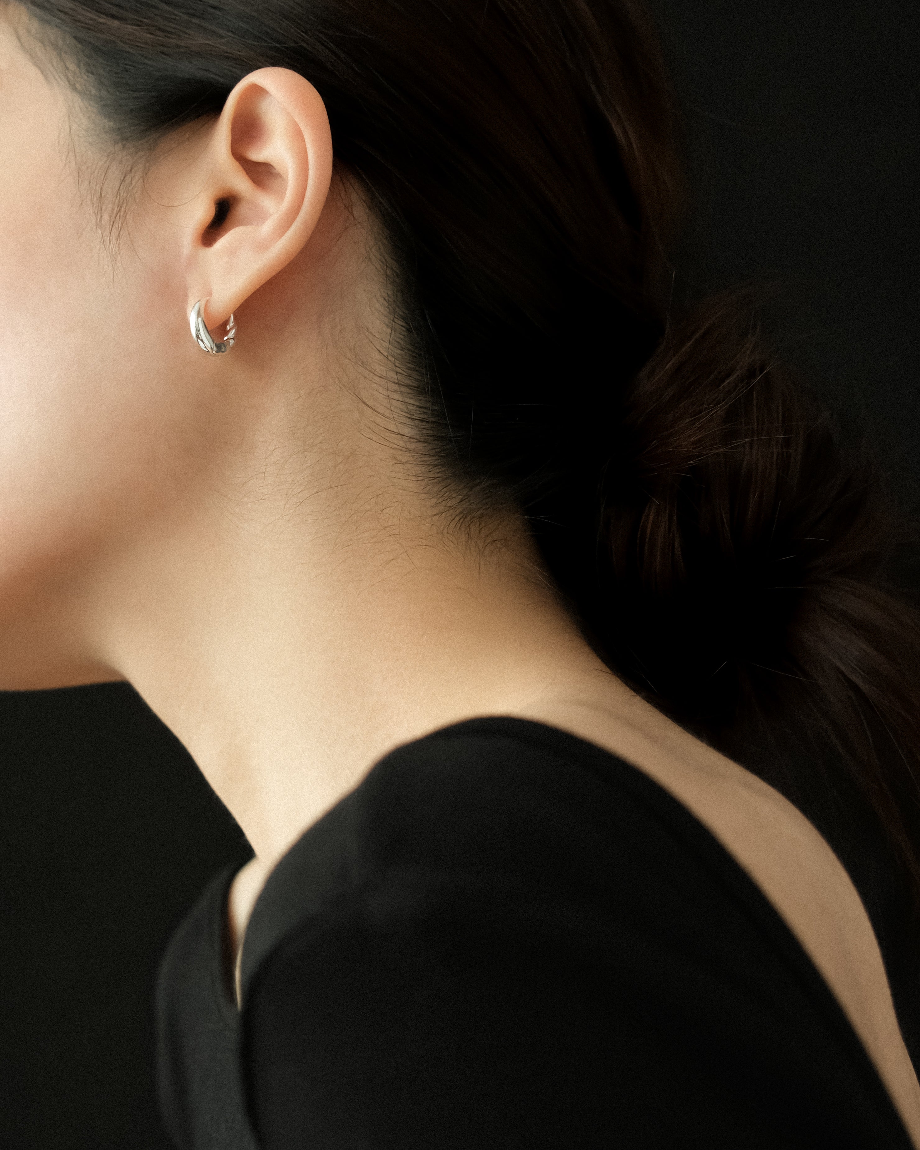 Nély Reversible Twisted Hoop Earrings