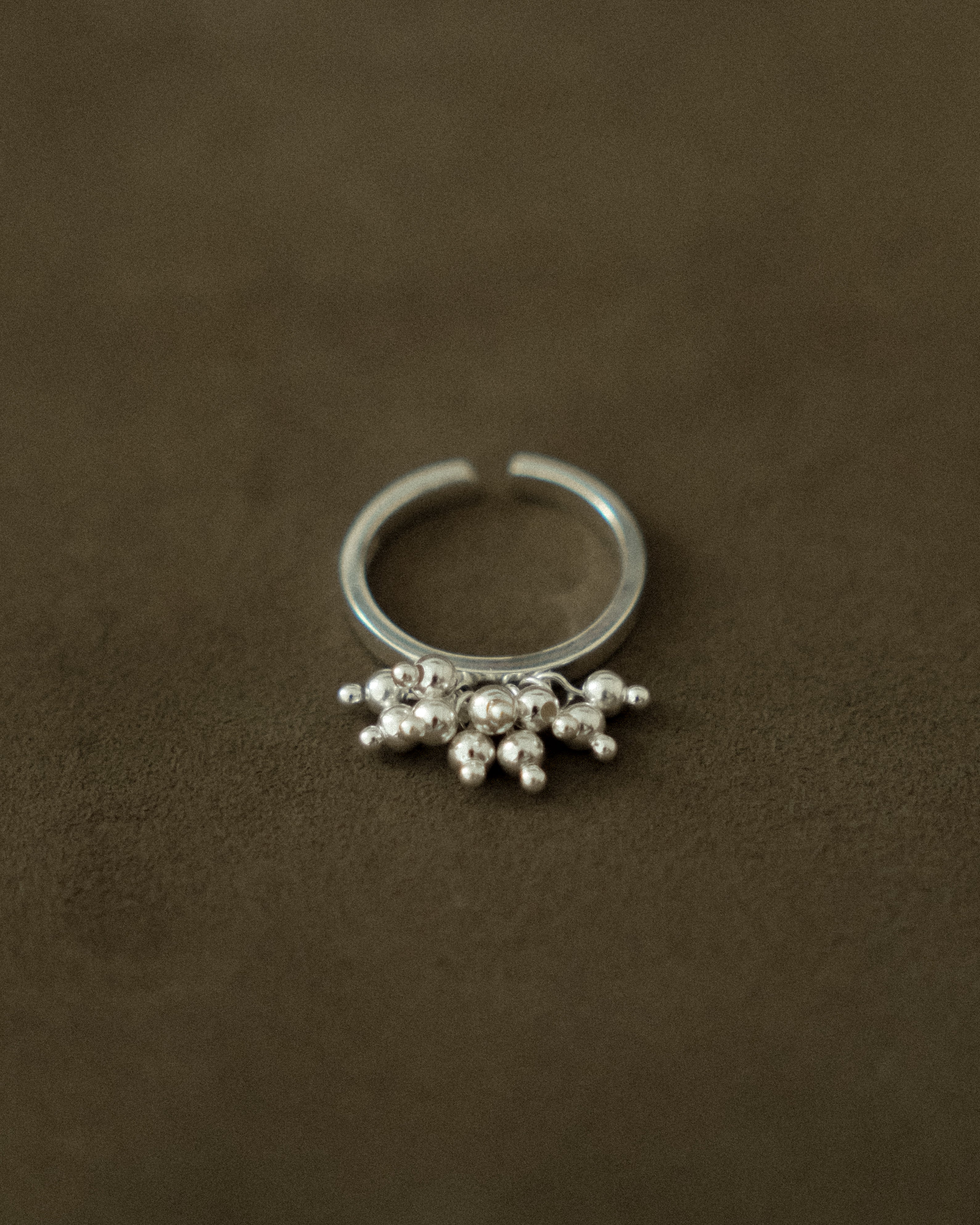 Orjae Snow Dangling Band Ring