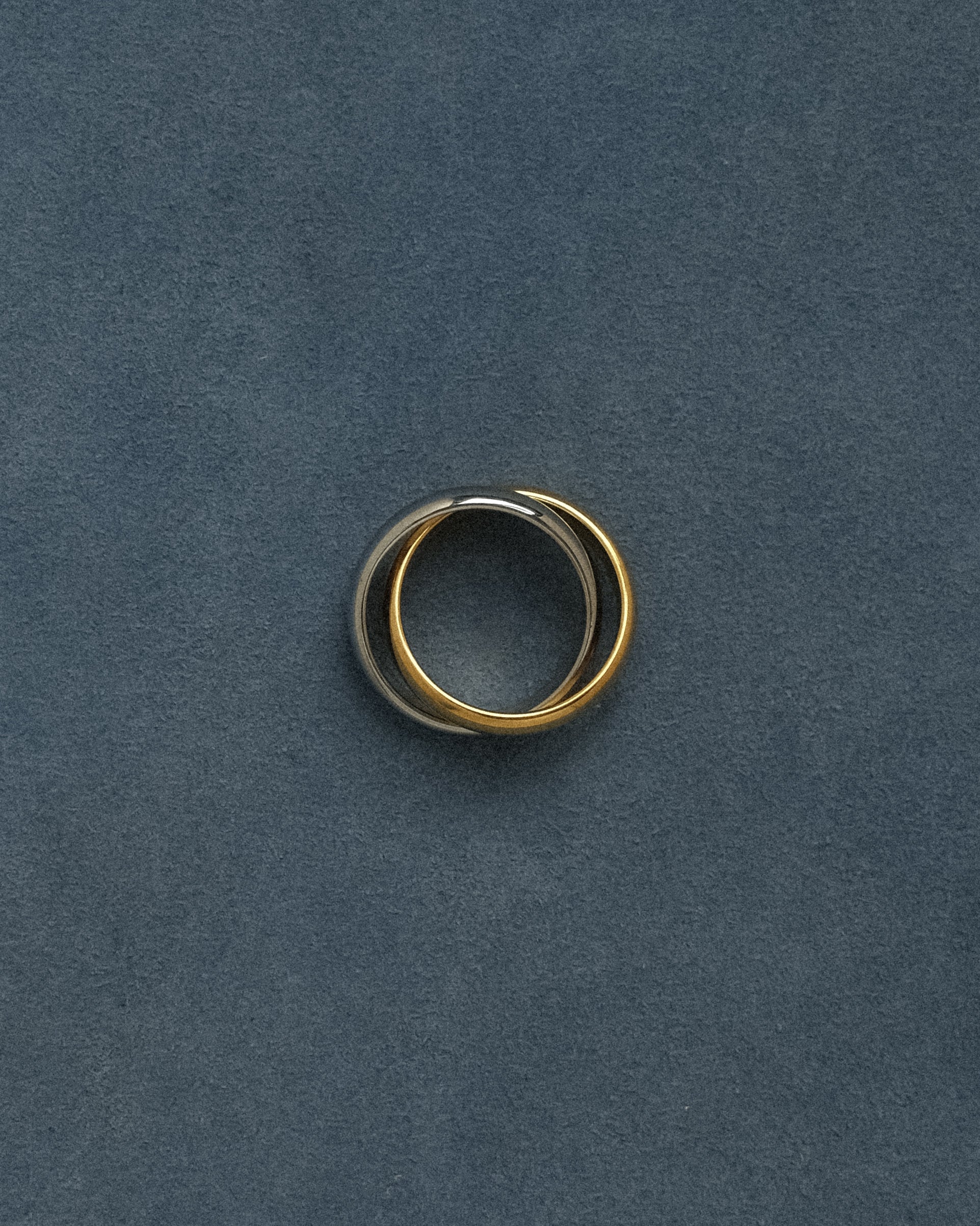Sona Contrast Intertwined Ring