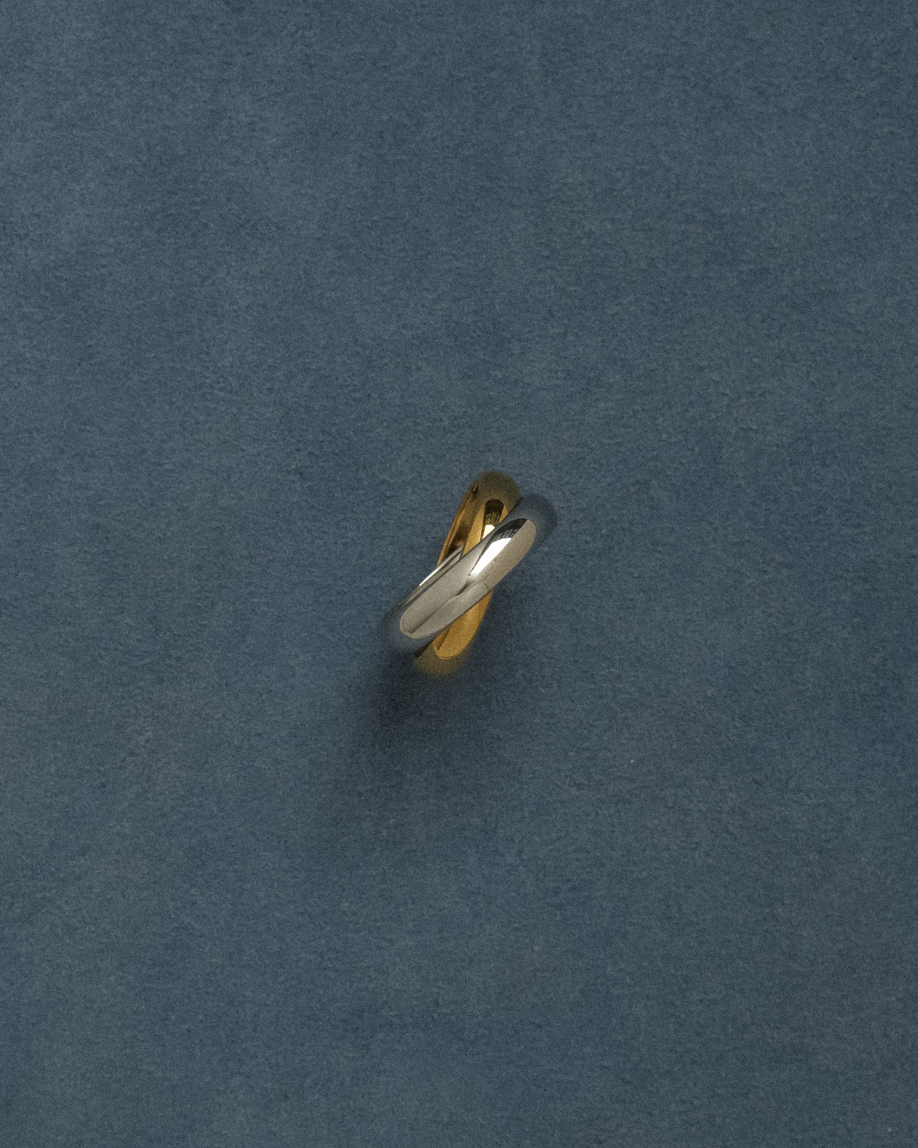 Sona Contrast Intertwined Ring