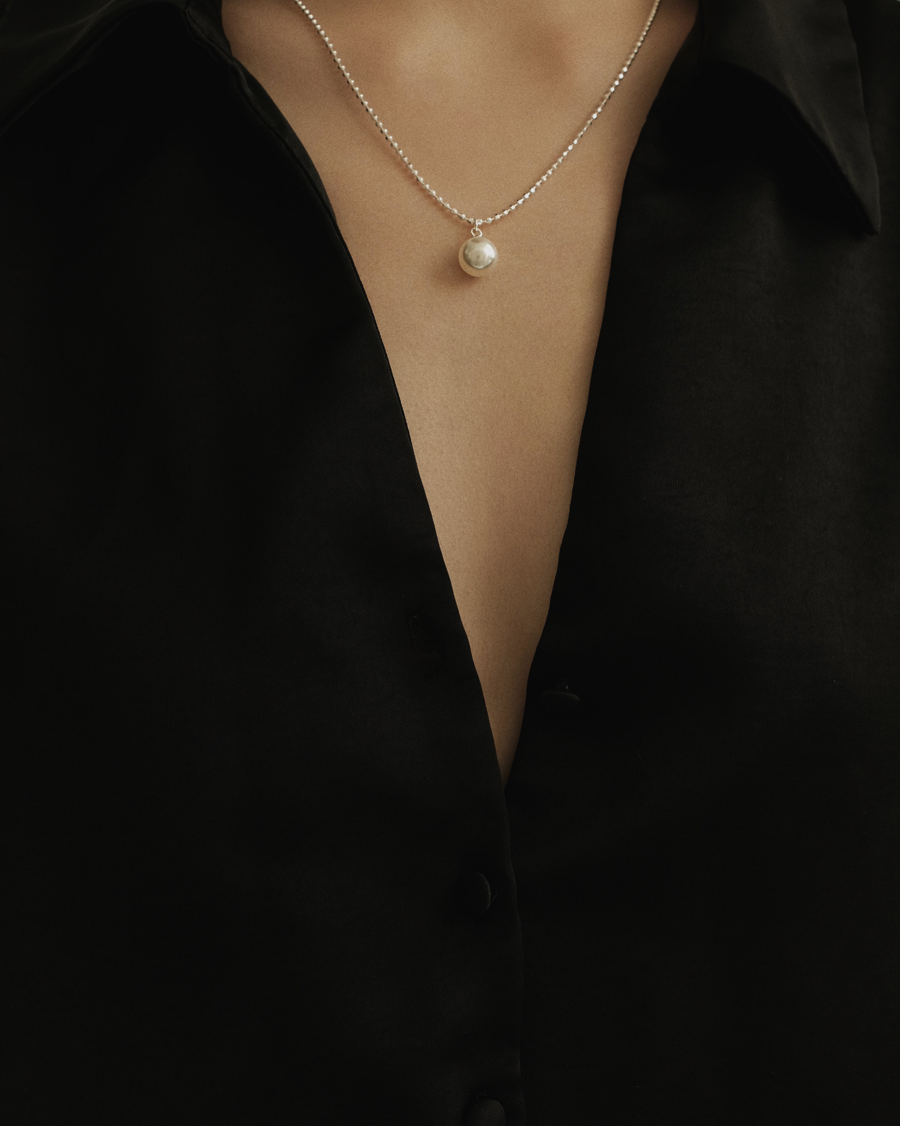 Noe Single Pearl Pendant Necklace