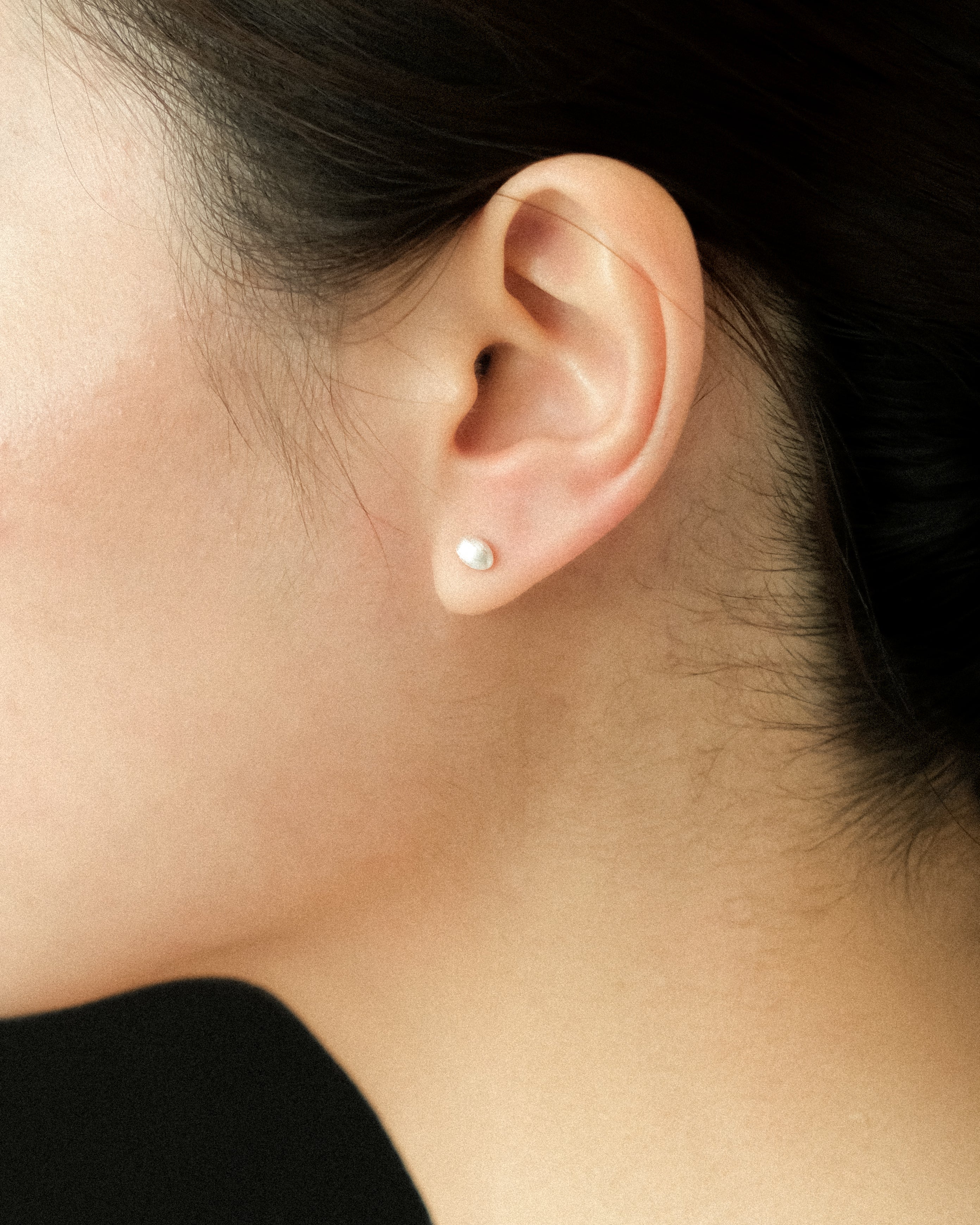 Ane Tiny Semibreve Stud Earrings