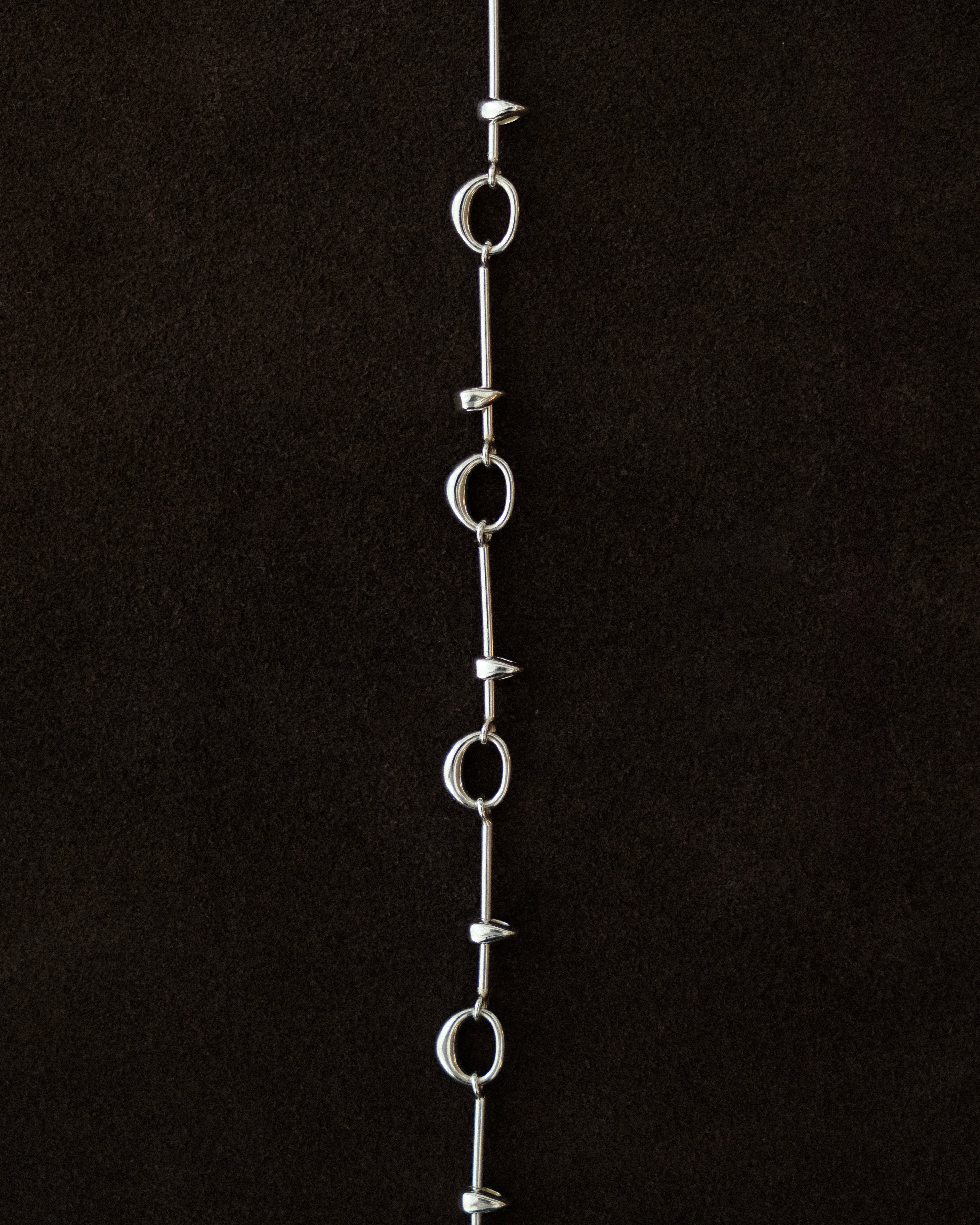 Parella Vine Bar Chain Bracelet