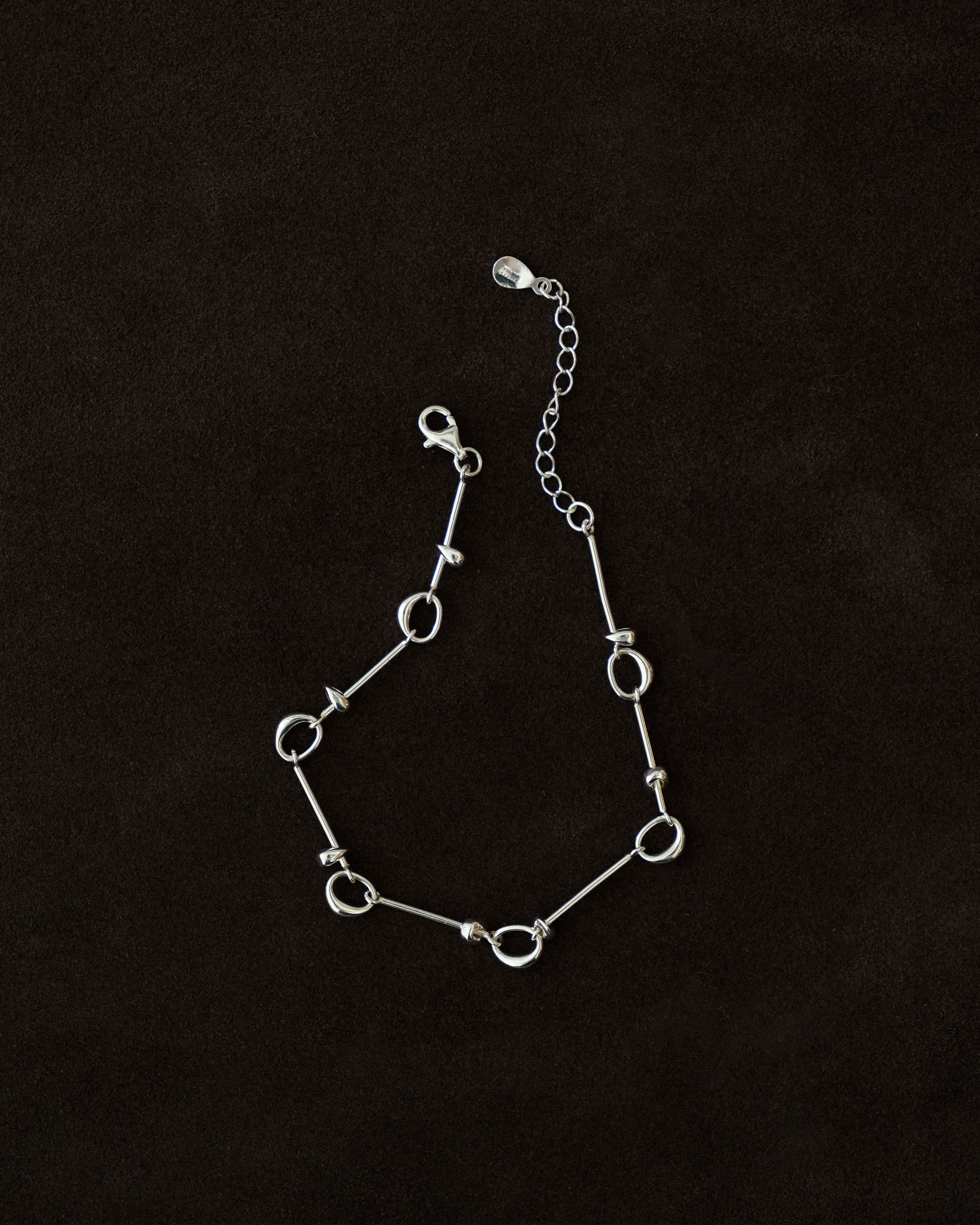 Parella Vine Bar Chain Bracelet