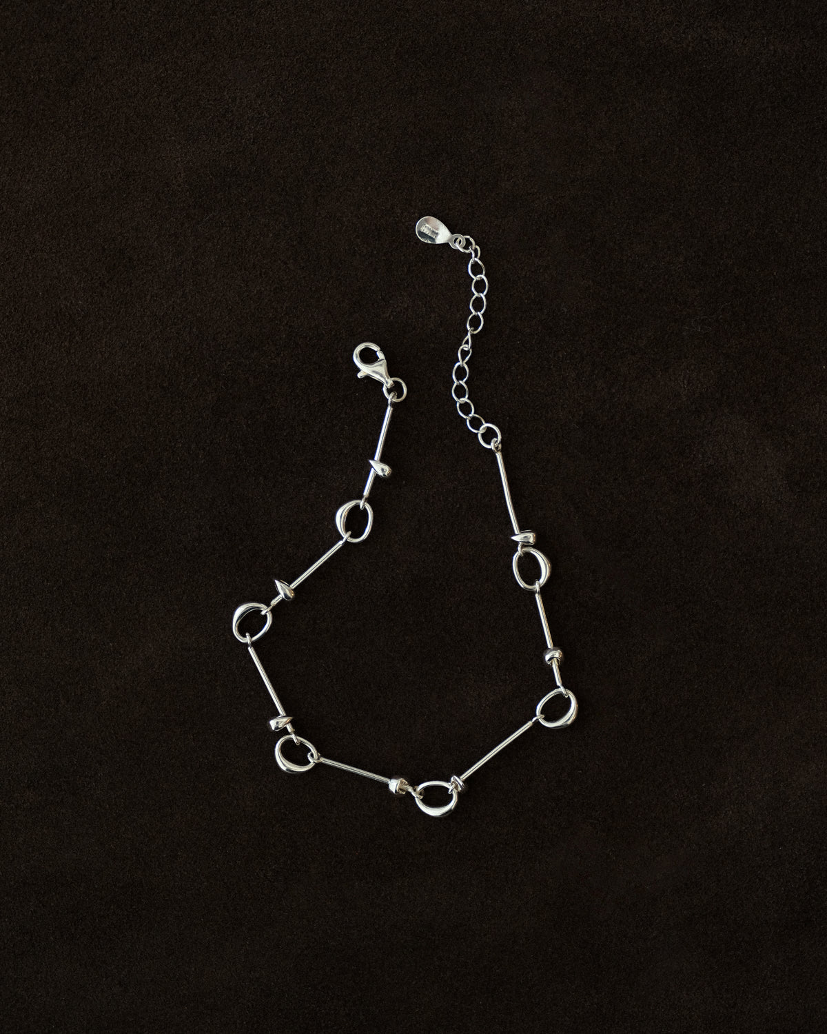 Parella Vine Bar Chain Bracelet