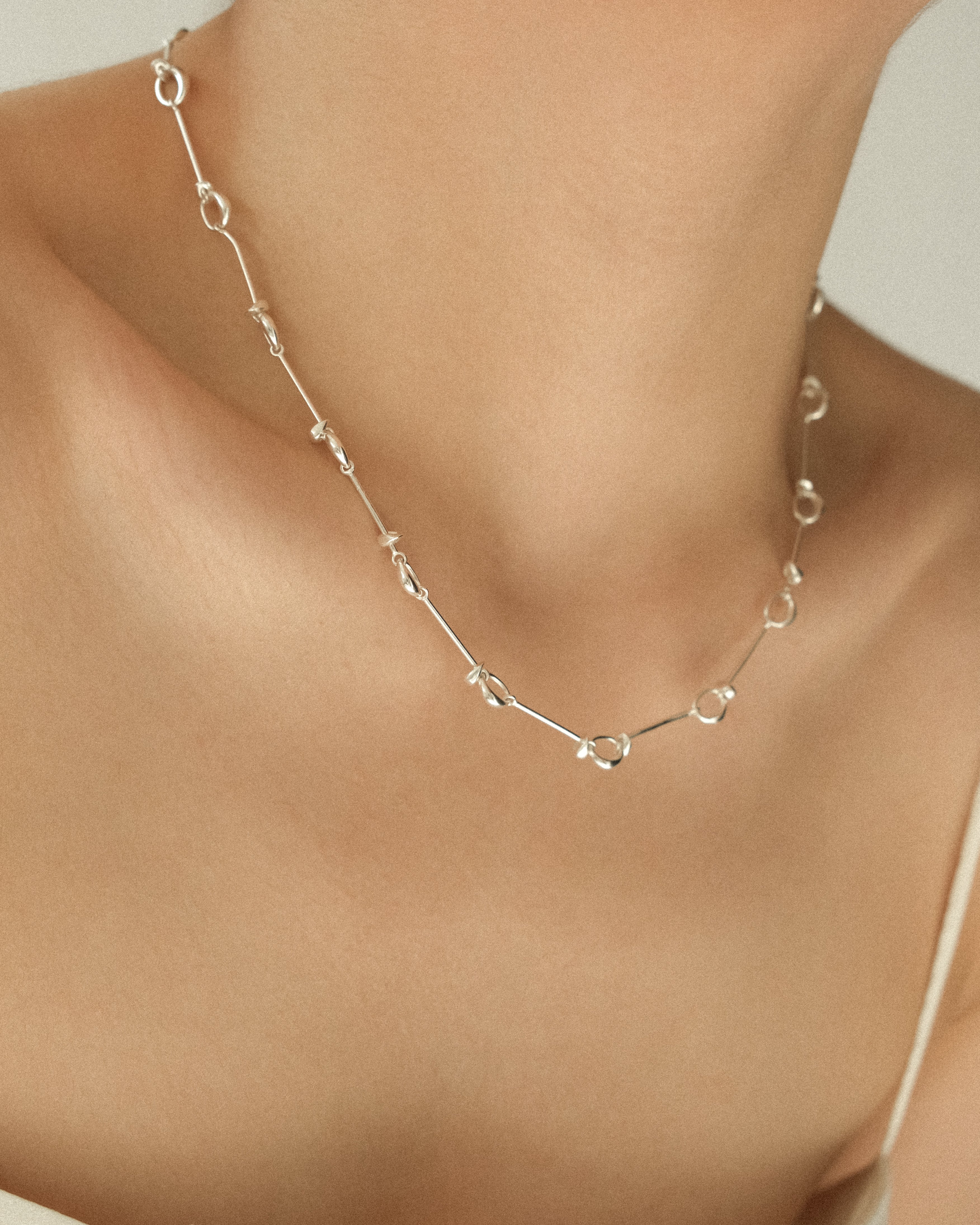 Parella Vine Bar Chain Necklace