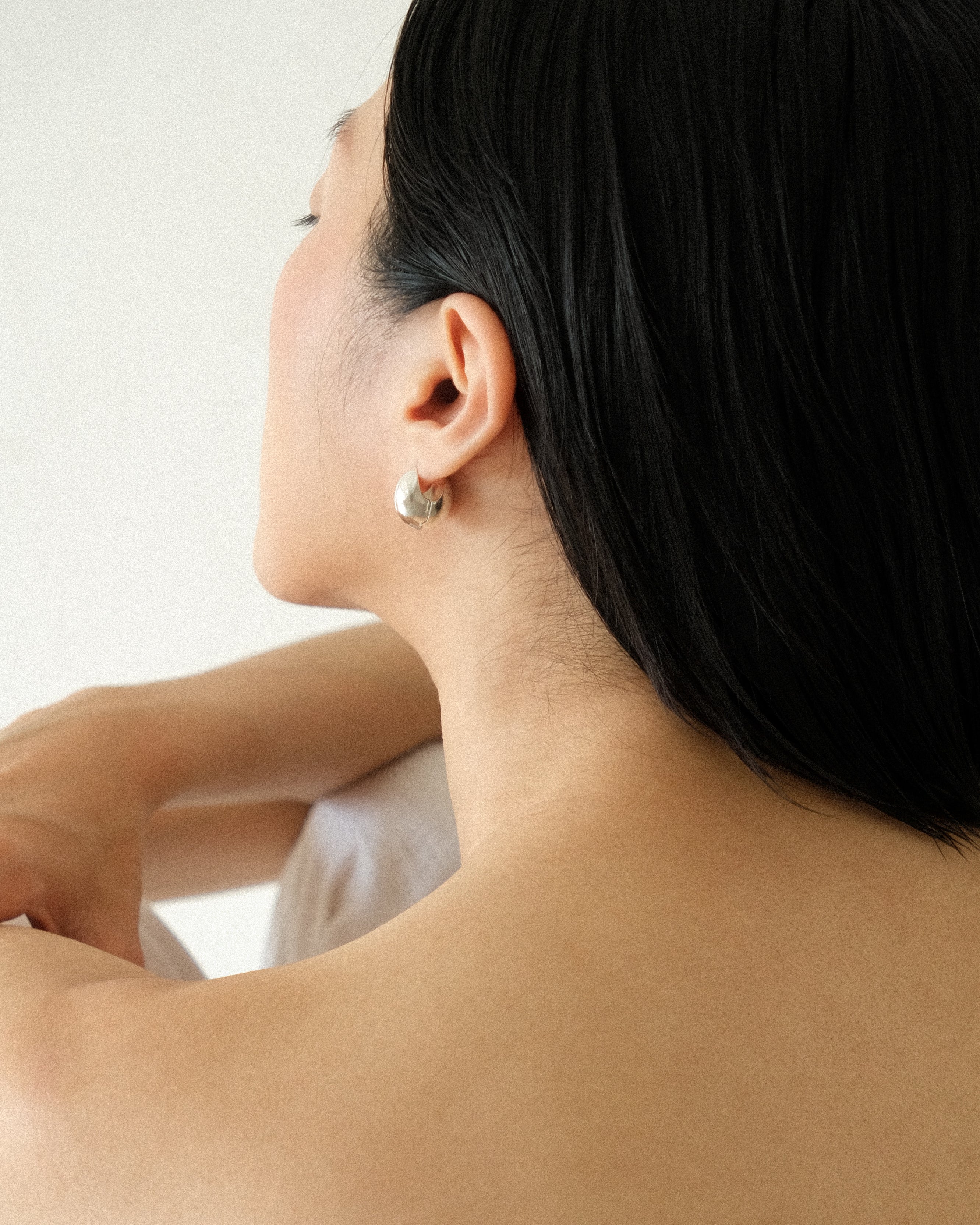 Ophéa Pebble Dome Hoop Earrings