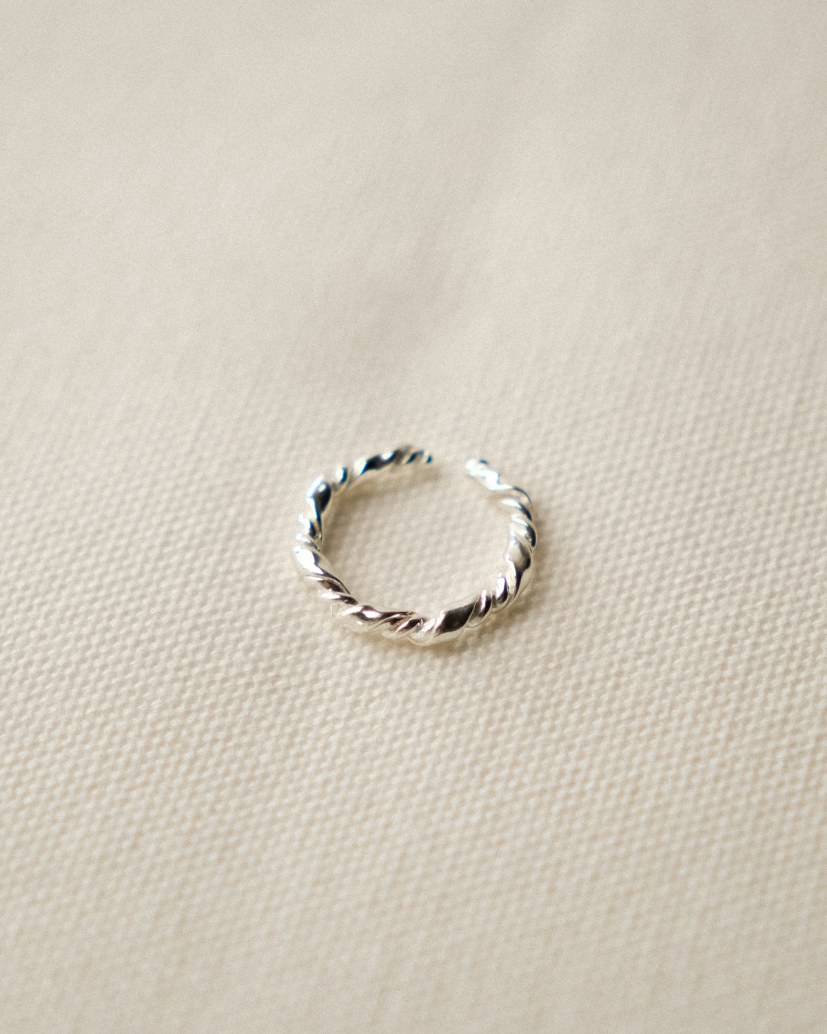 Pli Croissant Band Ring