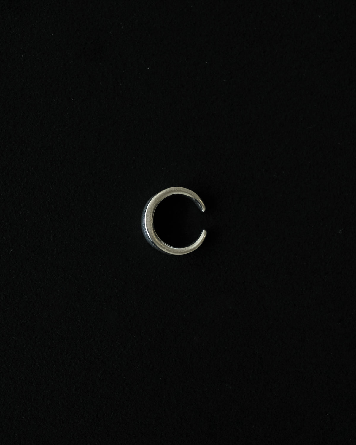 Rhía Brushed Ear Cuff