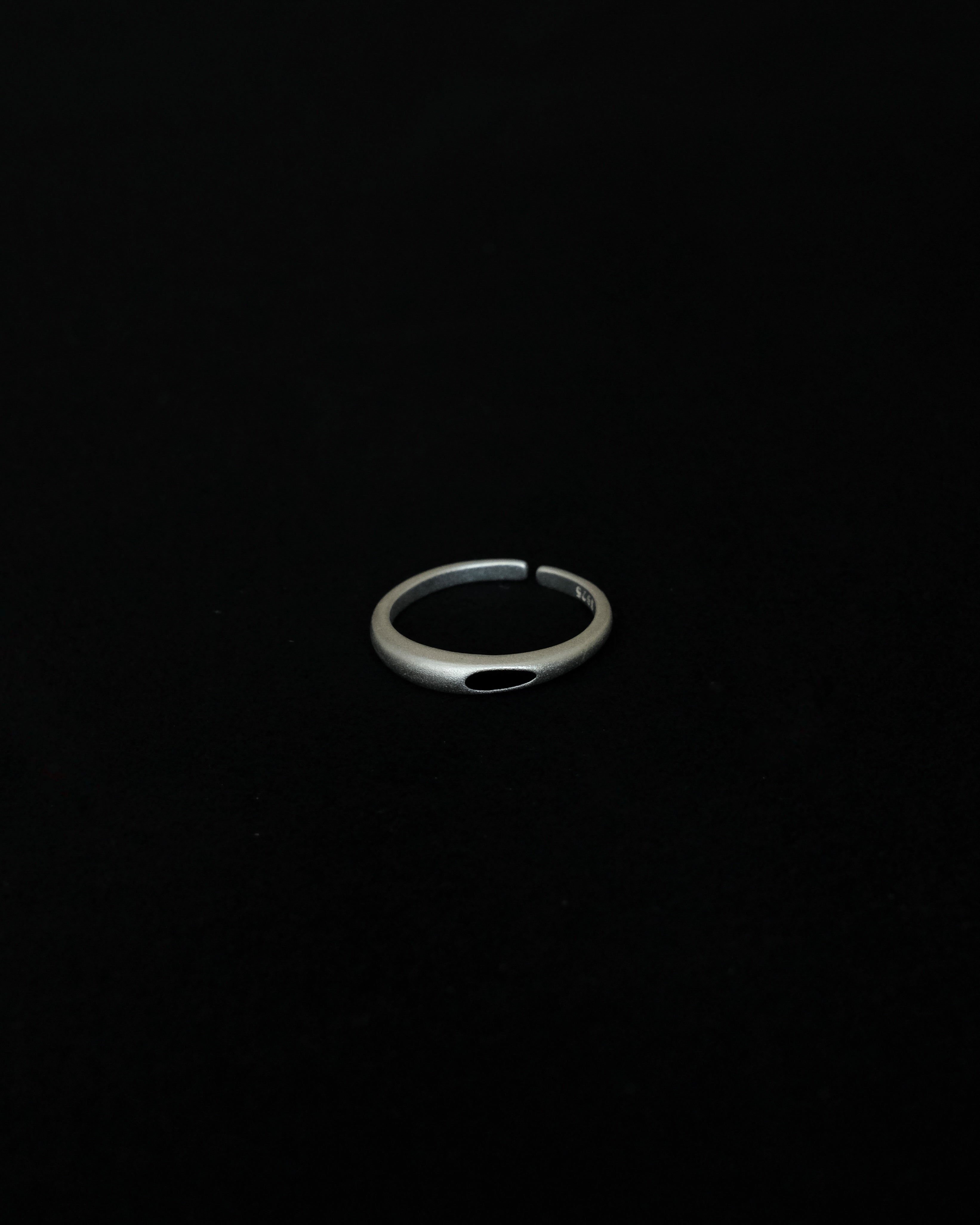 Joia Irregular Signet Band Ring