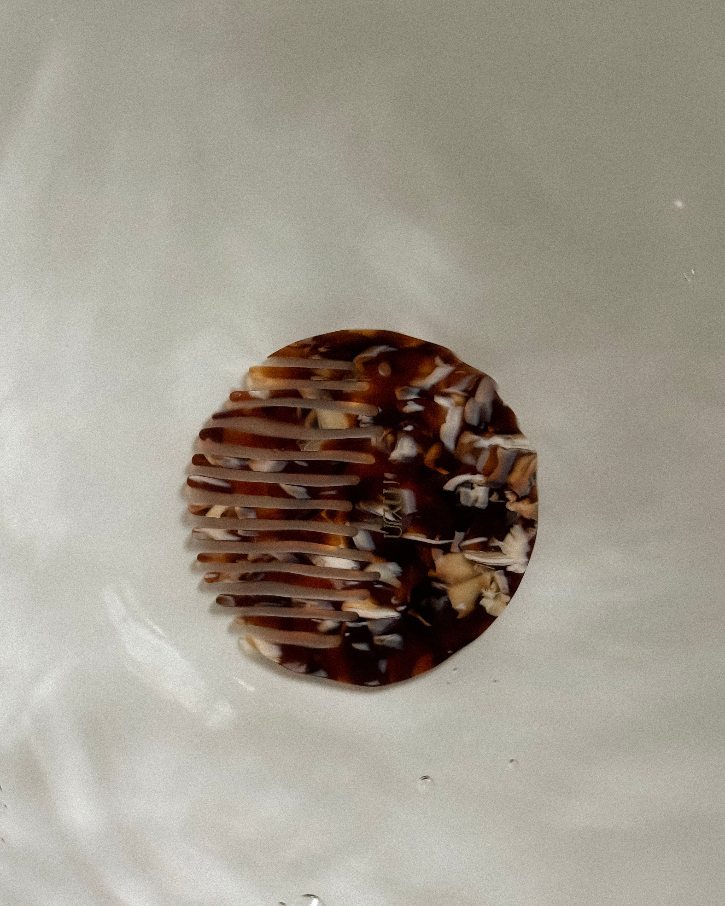 The Auri Round Comb 003