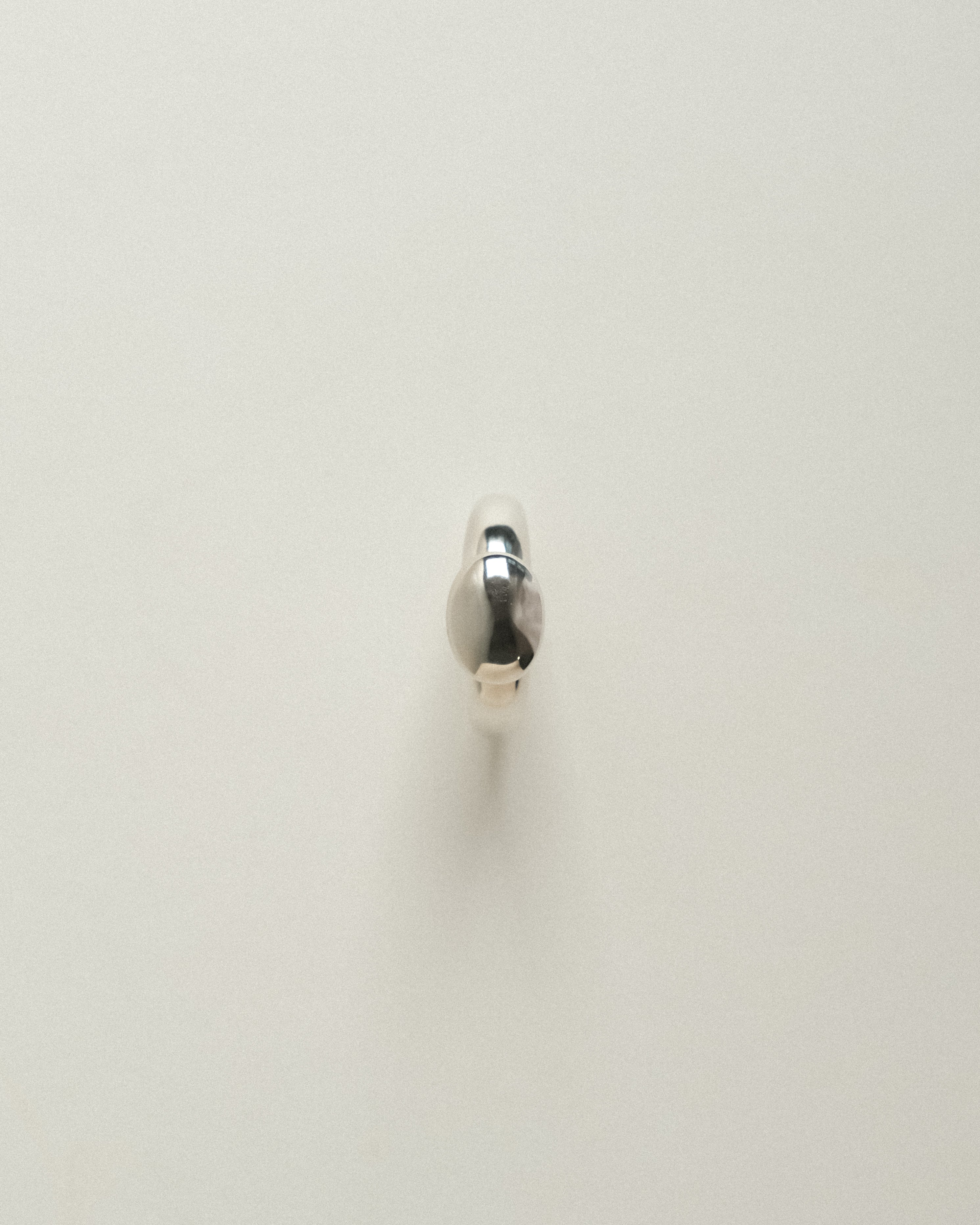 Aëla Pebble Band Signet Ring
