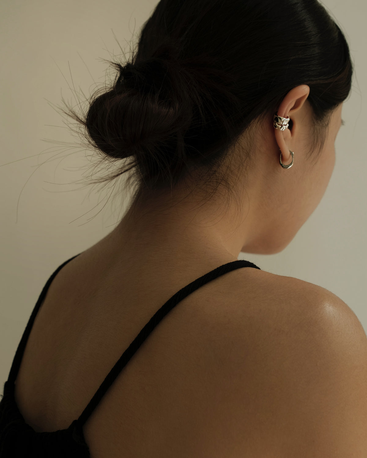 Mini Jeune U shape Hammered Hoop Earrings