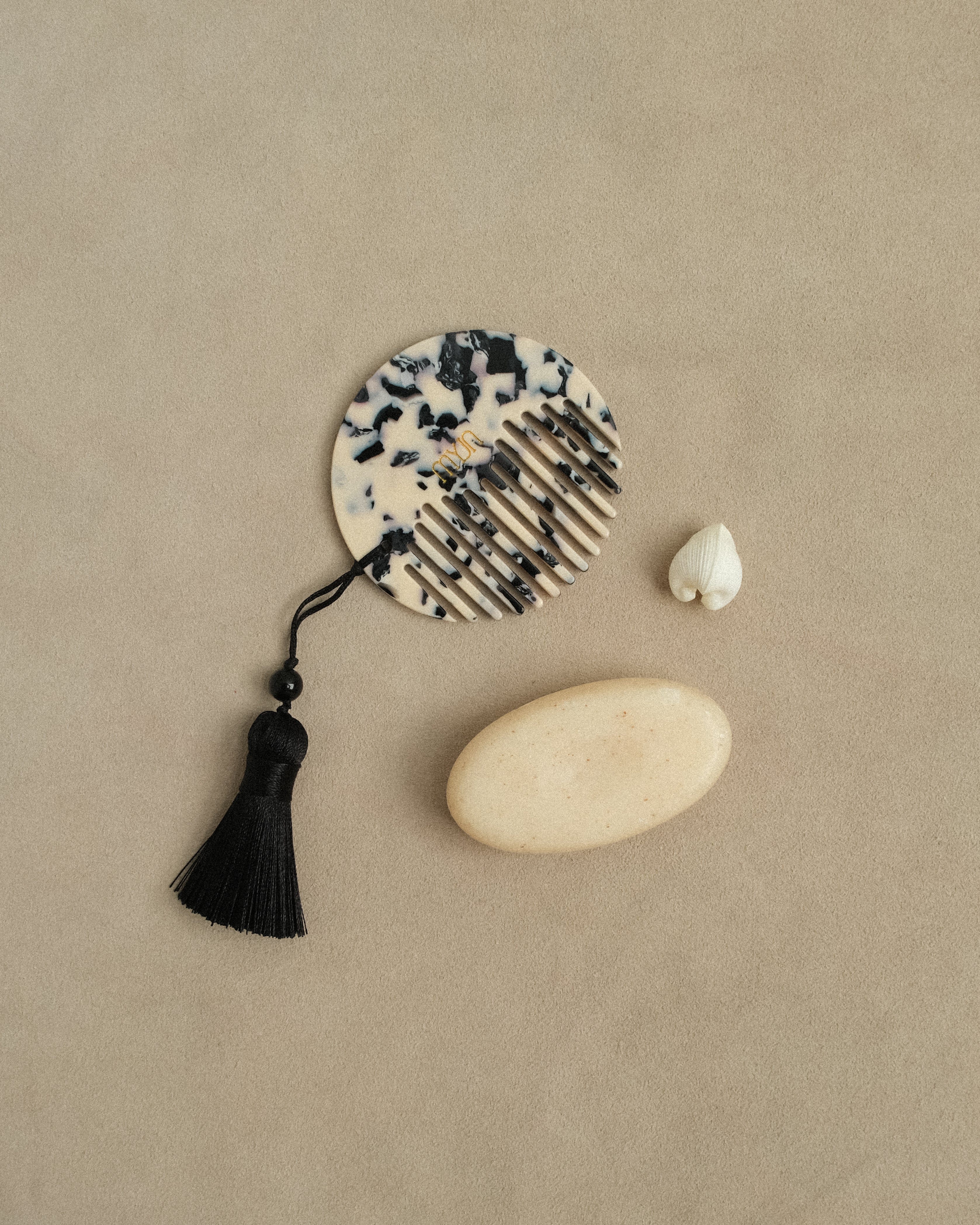 [GIFT] Marbre d’Encre Tassel Comb