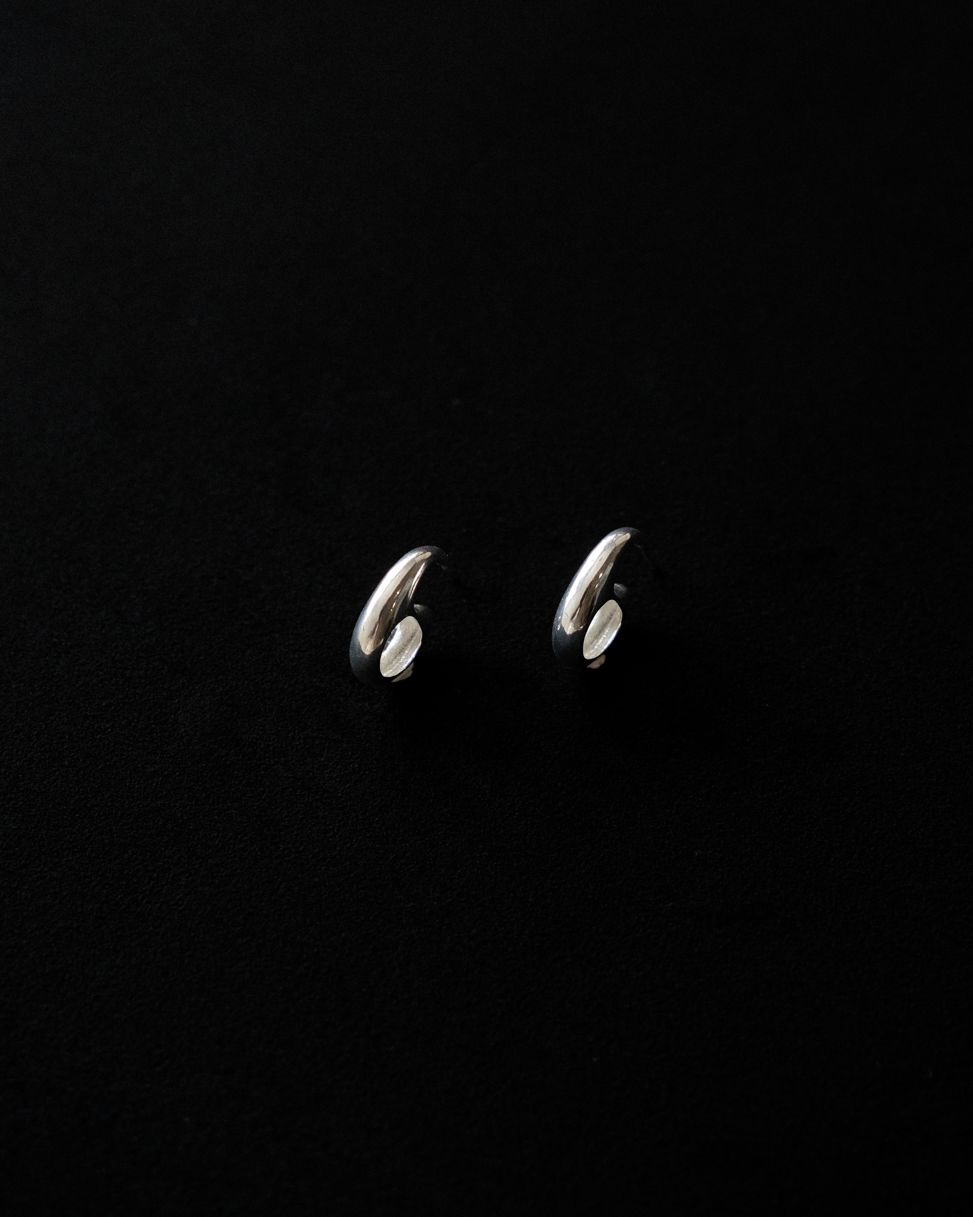 Noemí C-Shaped Stud Earrings