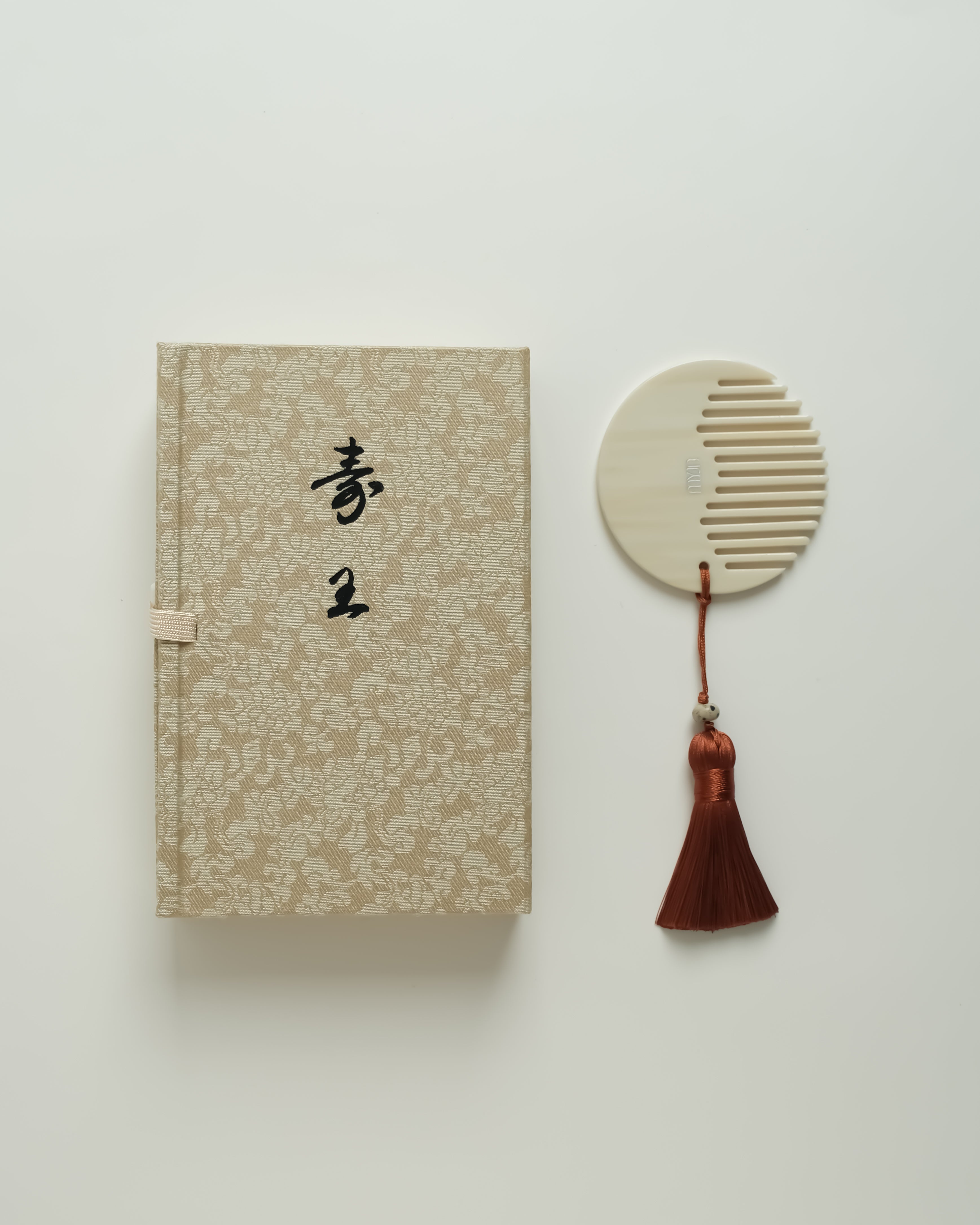 [GIFT] The Zhī Tassel Comb
