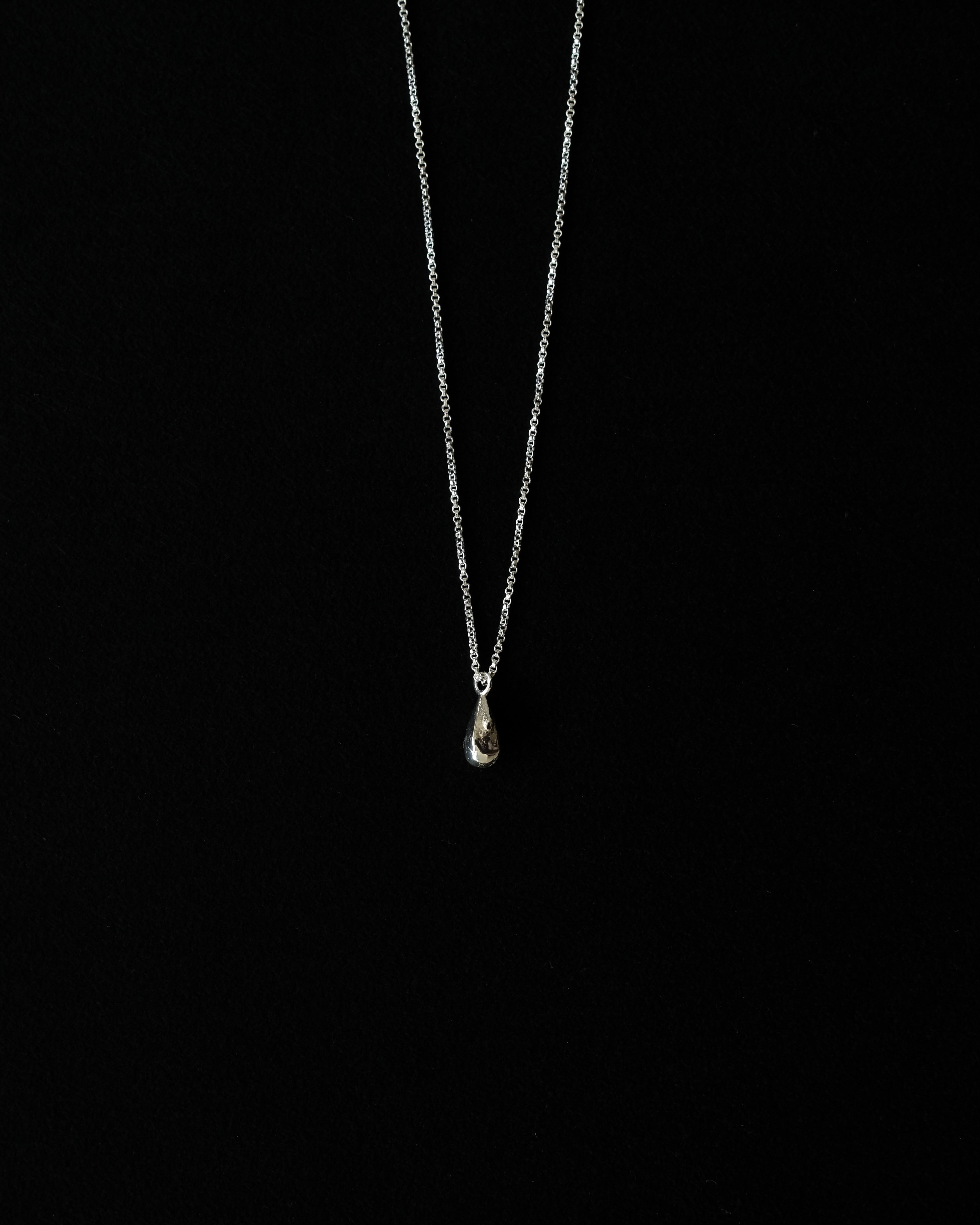 Paz Droplet Pendant Necklace