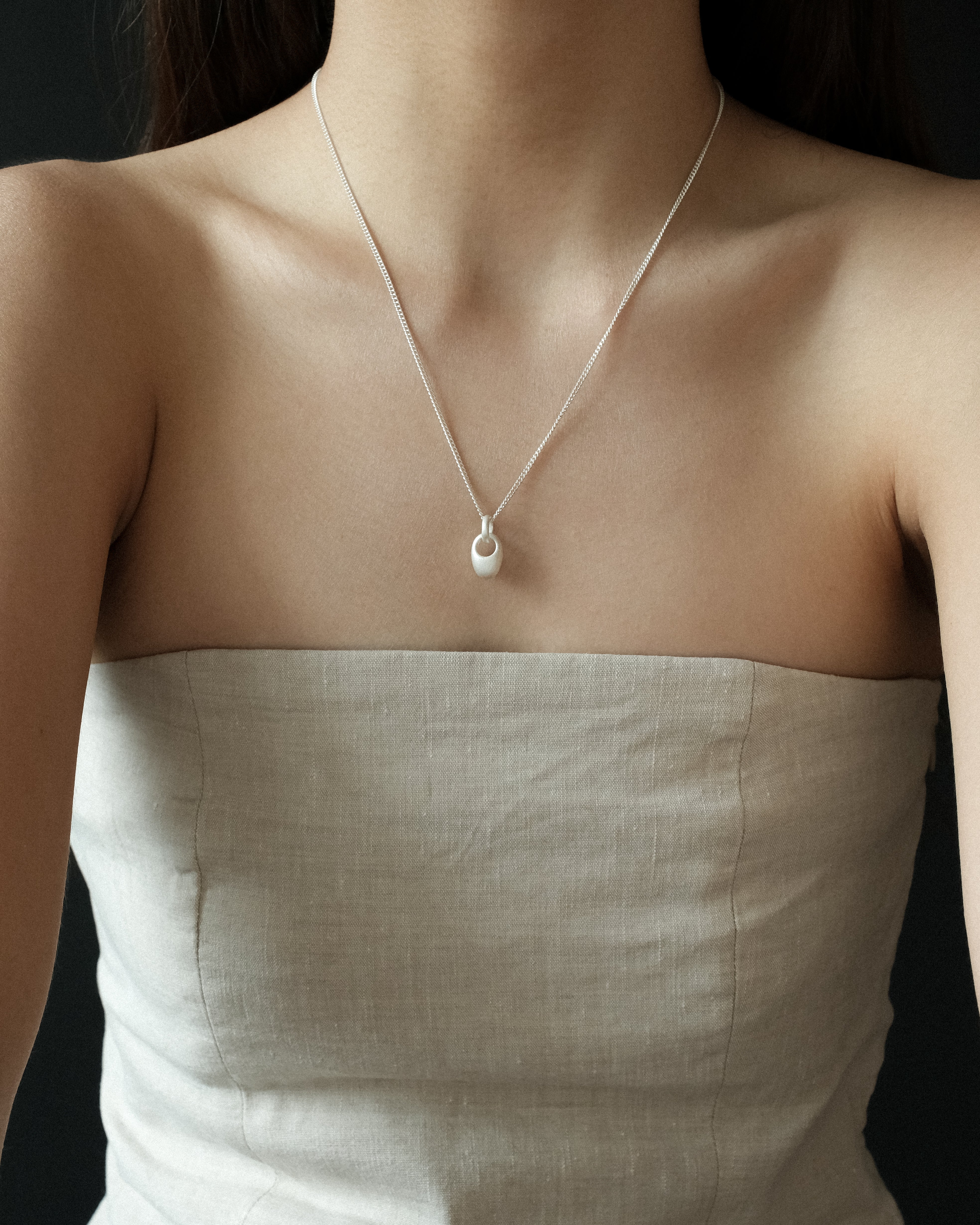 Noma Oval Pendant Chain Necklace