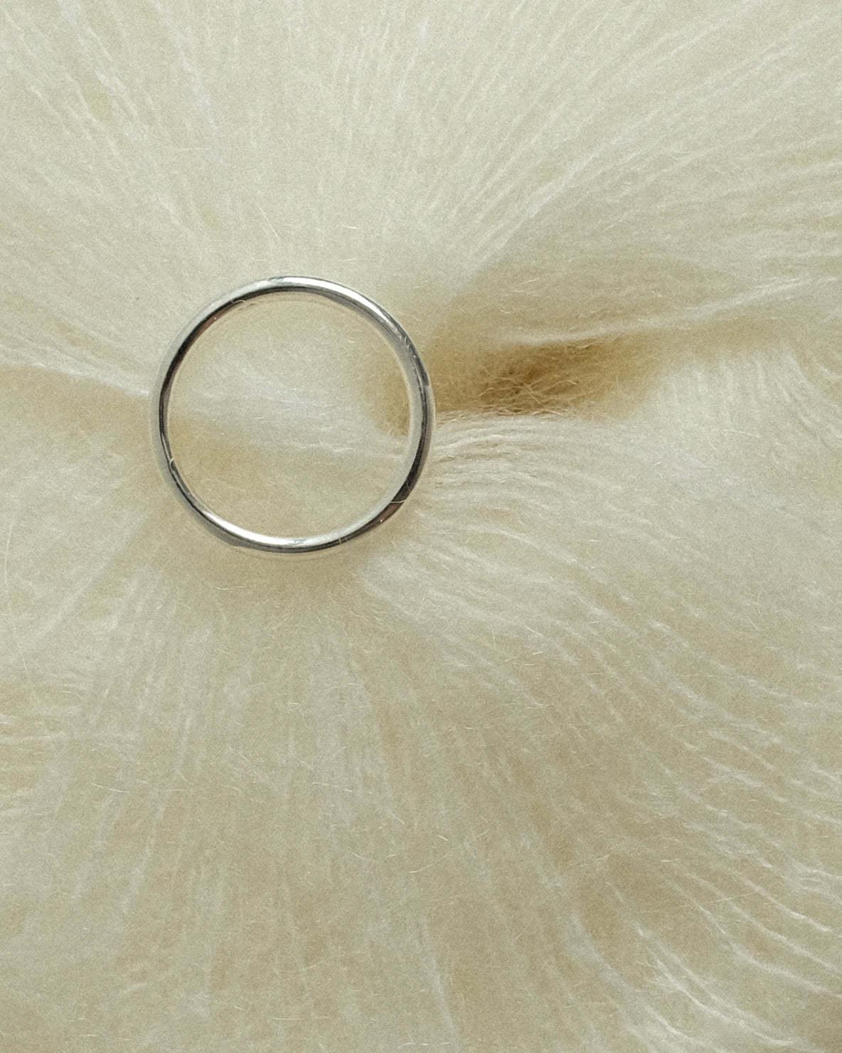 Goma Tiny Round Band Ring