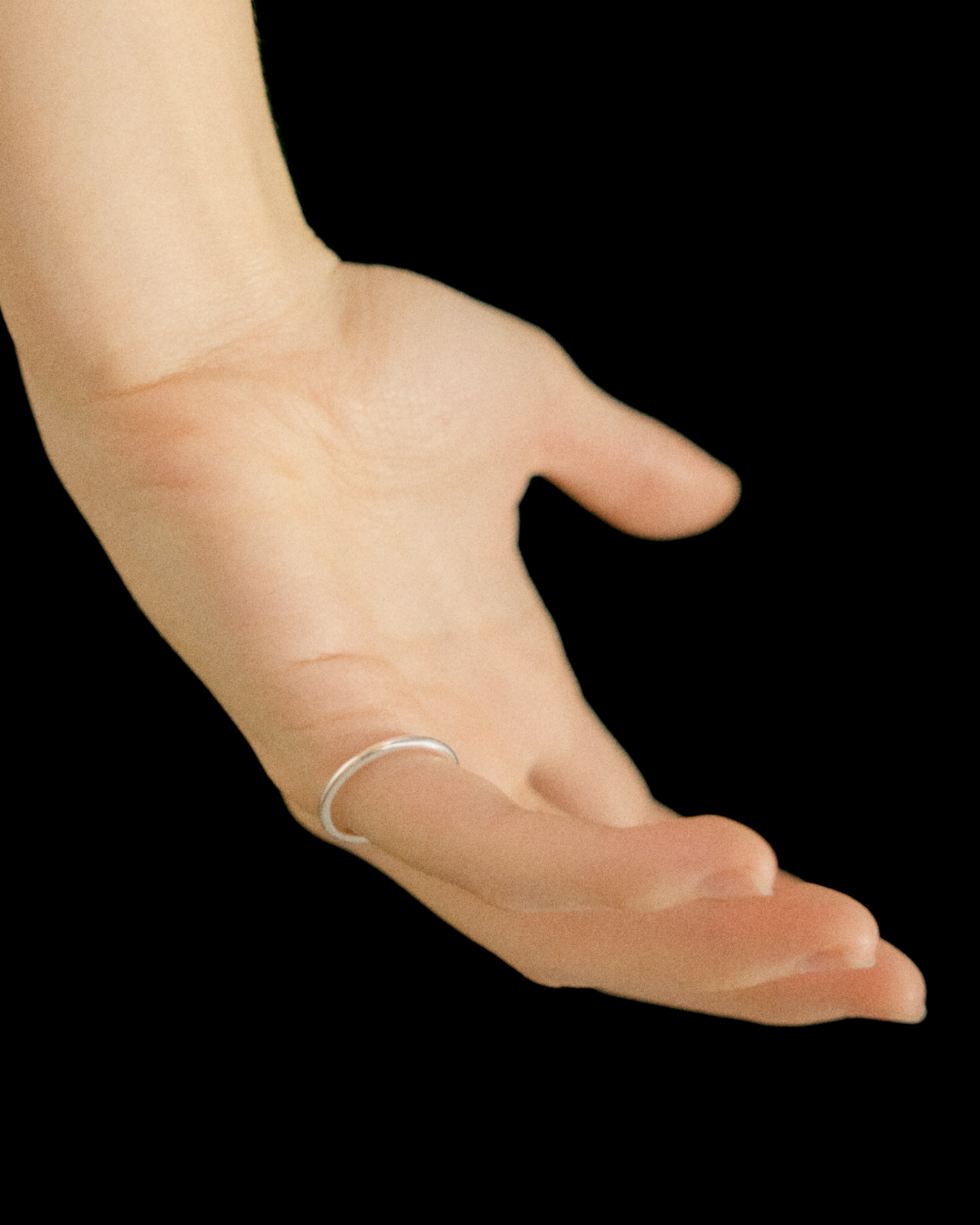 Goma Tiny Round Band Ring