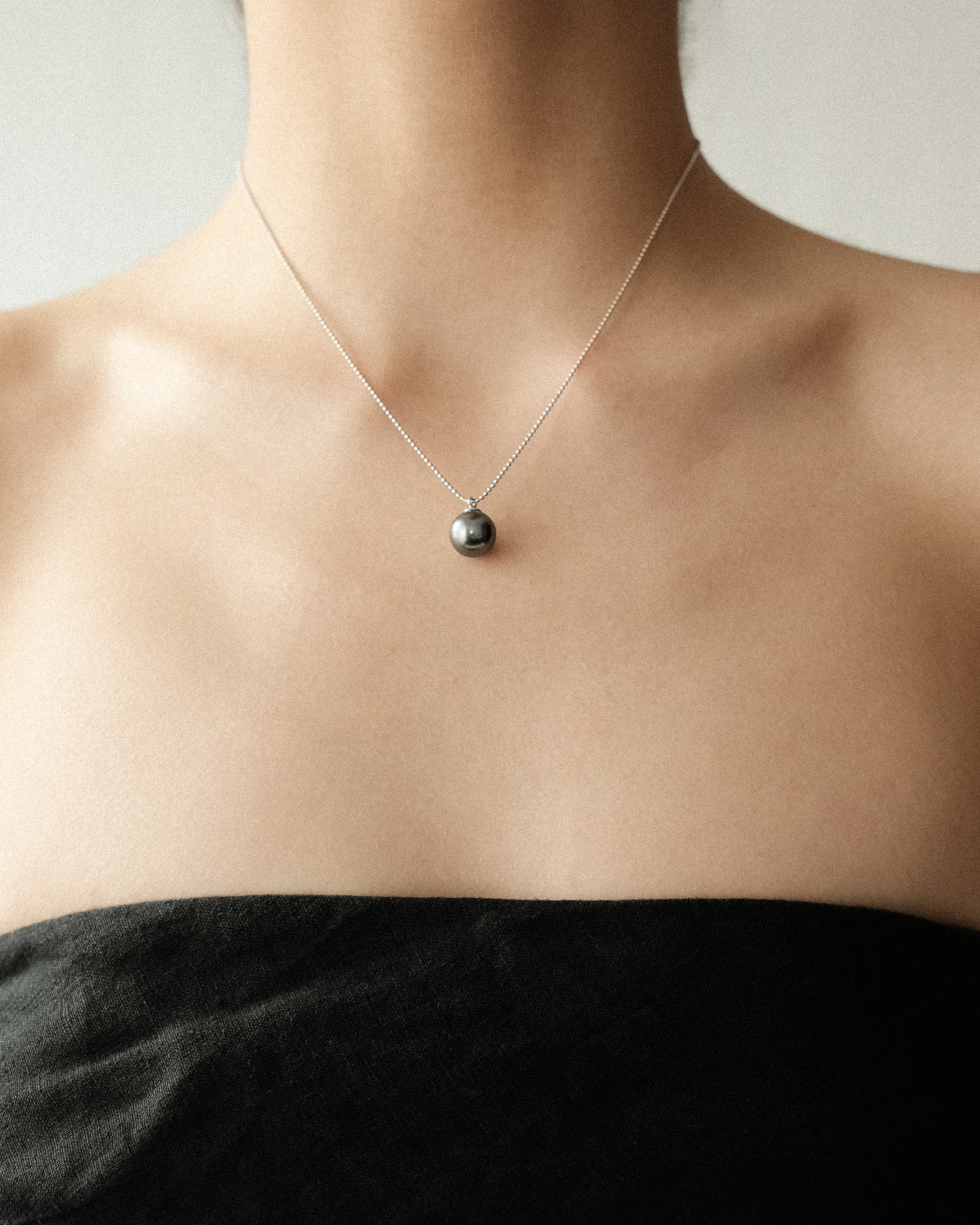 Noelia Single Pearl Pendant Necklace