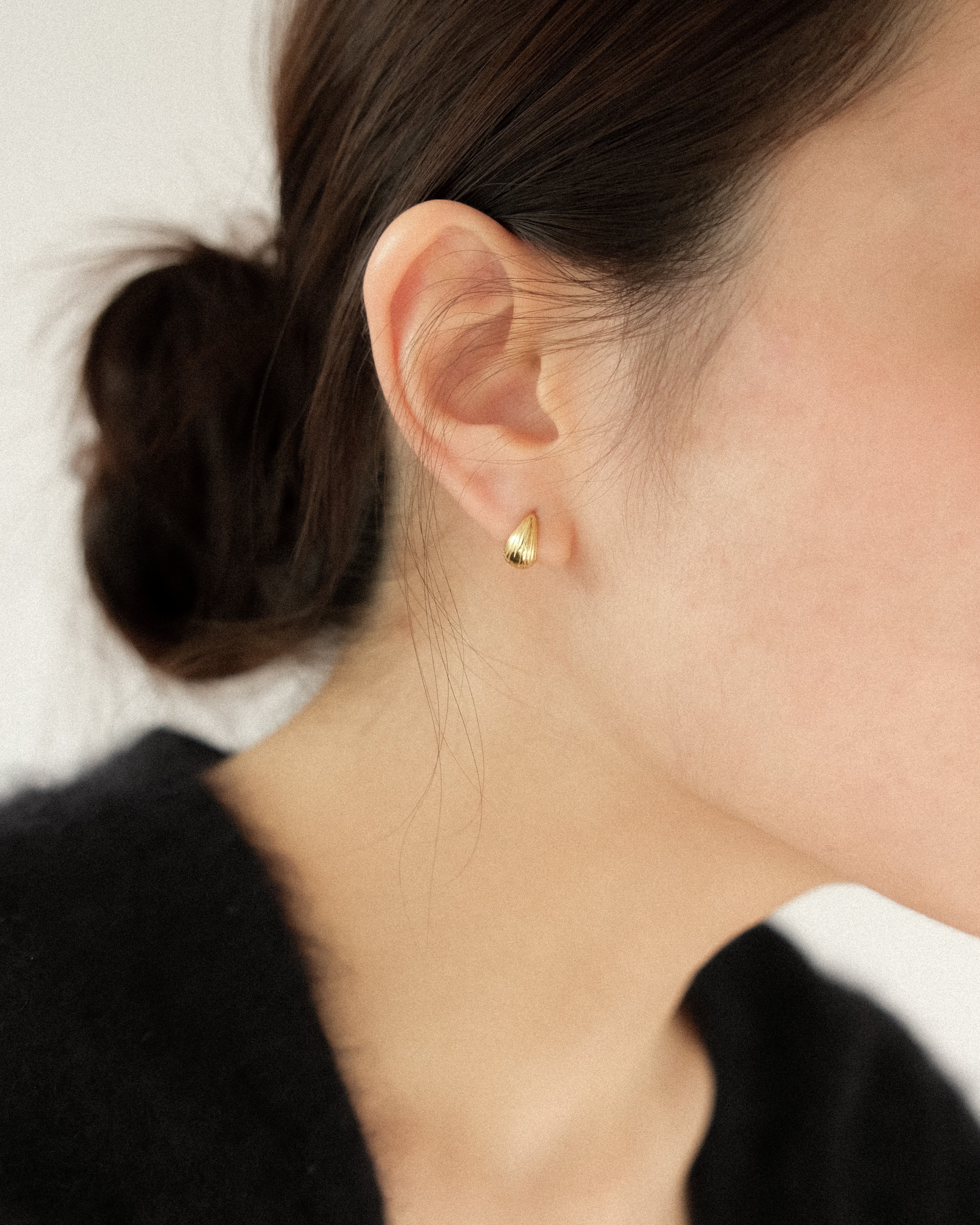 Tiny Sasha Ribbed Puffed Hoop Earrings