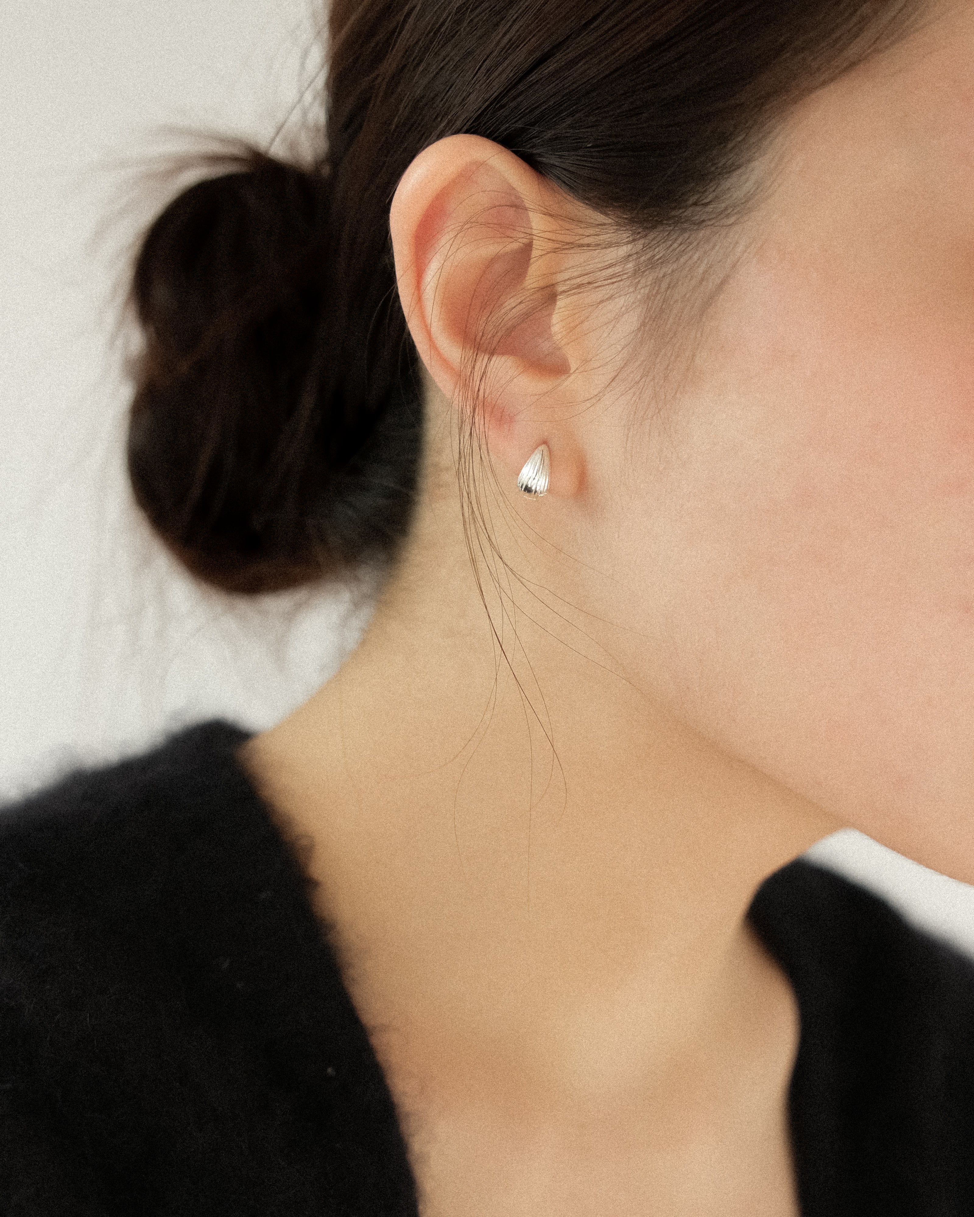 Tiny Sasha Ribbed Puffed Hoop Earrings