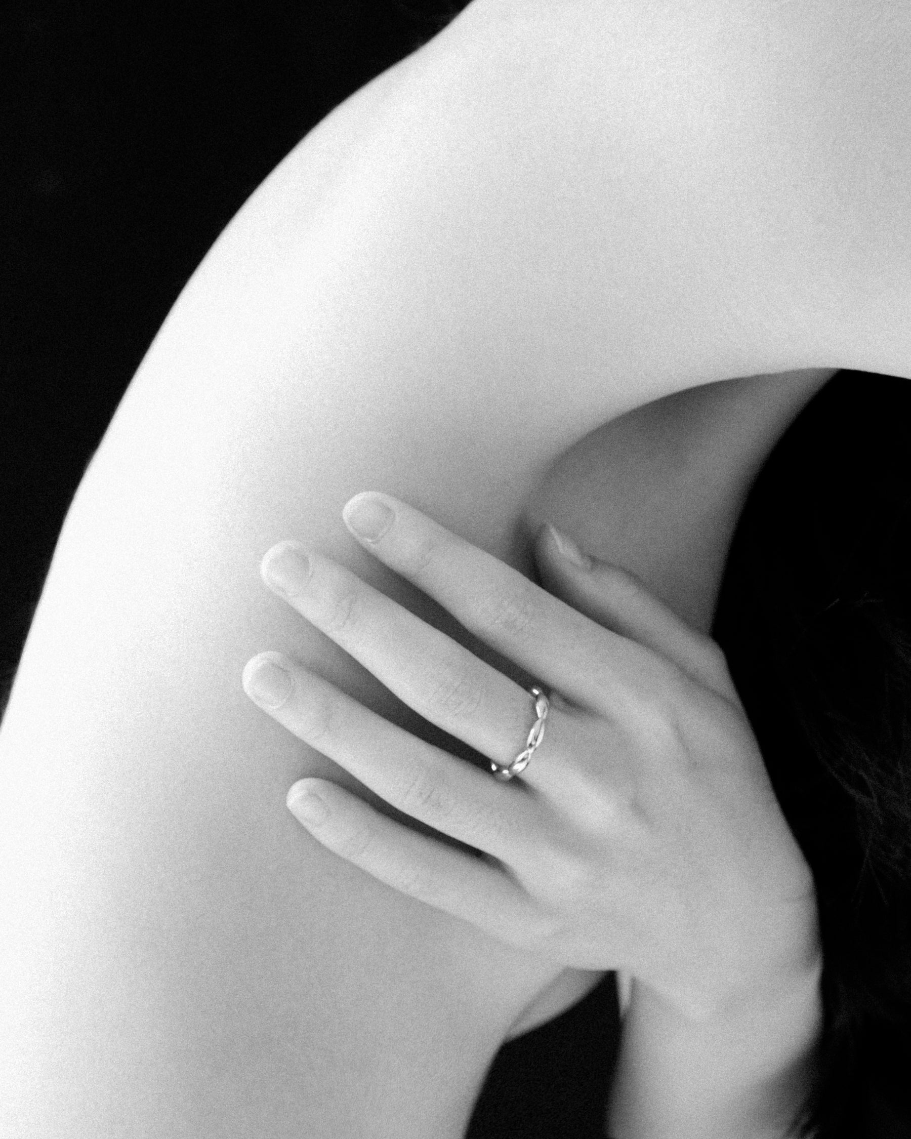 Olpe Olive Beaded Band Ring