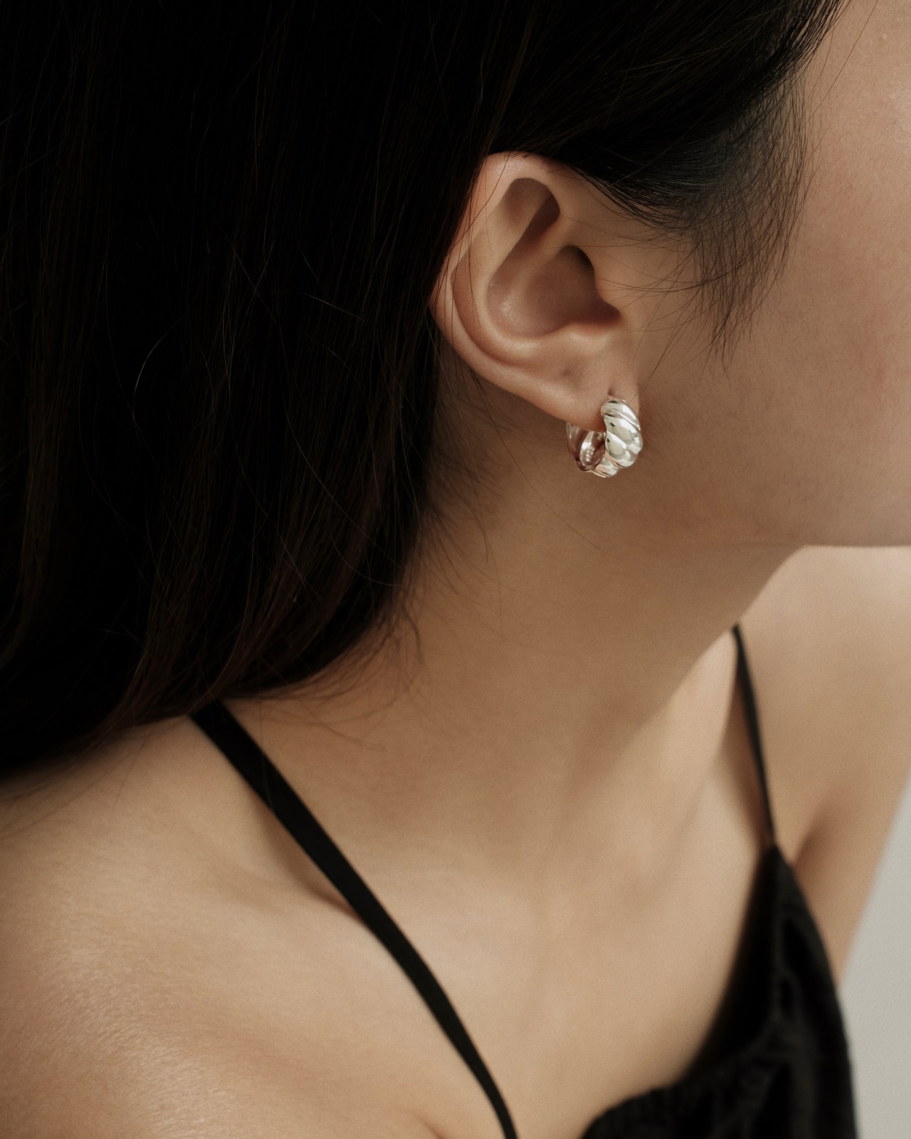 Agathe Shell Bold Hoop Earrings