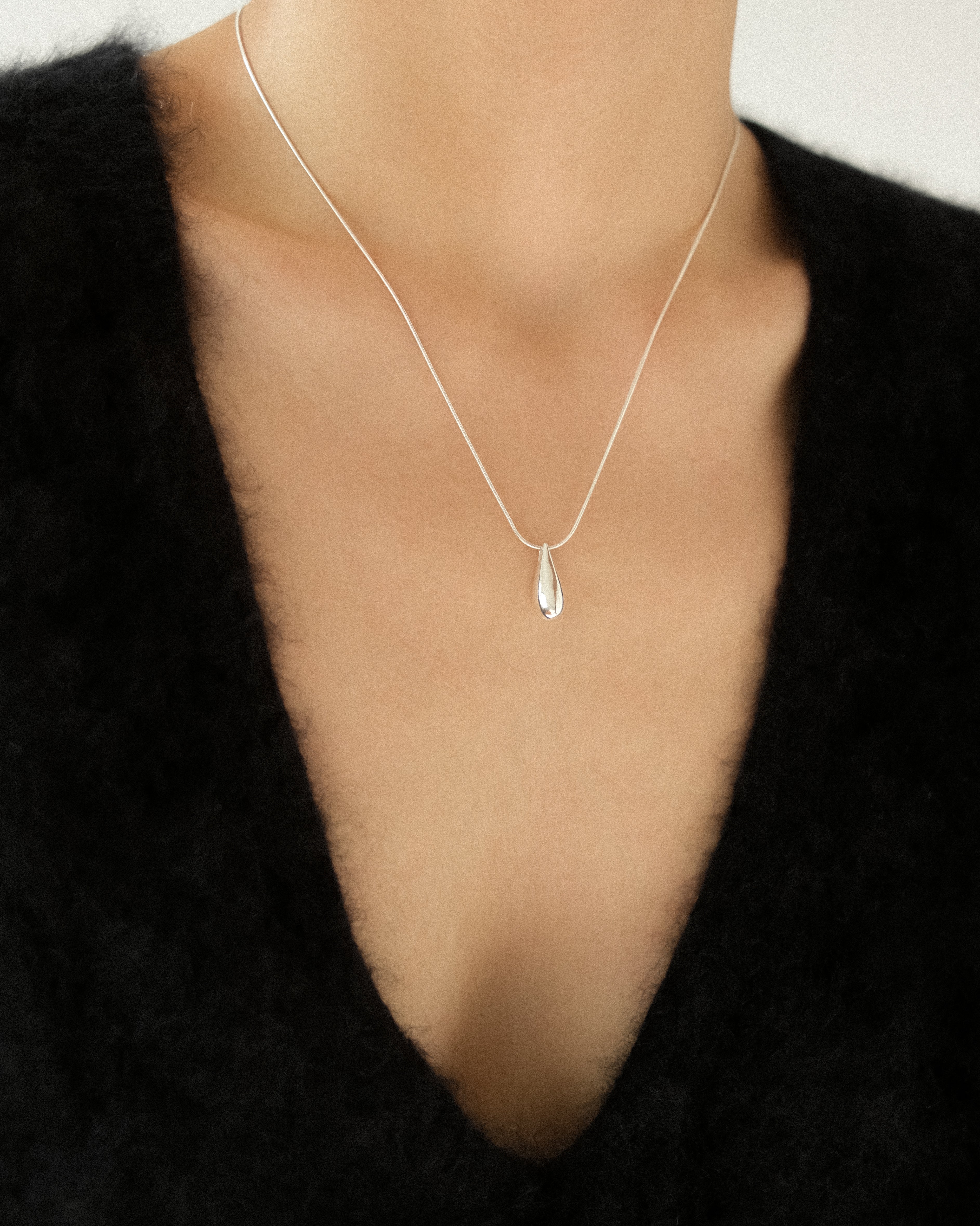 Teja Multiway Petite Droplet Pendant Neckalce
