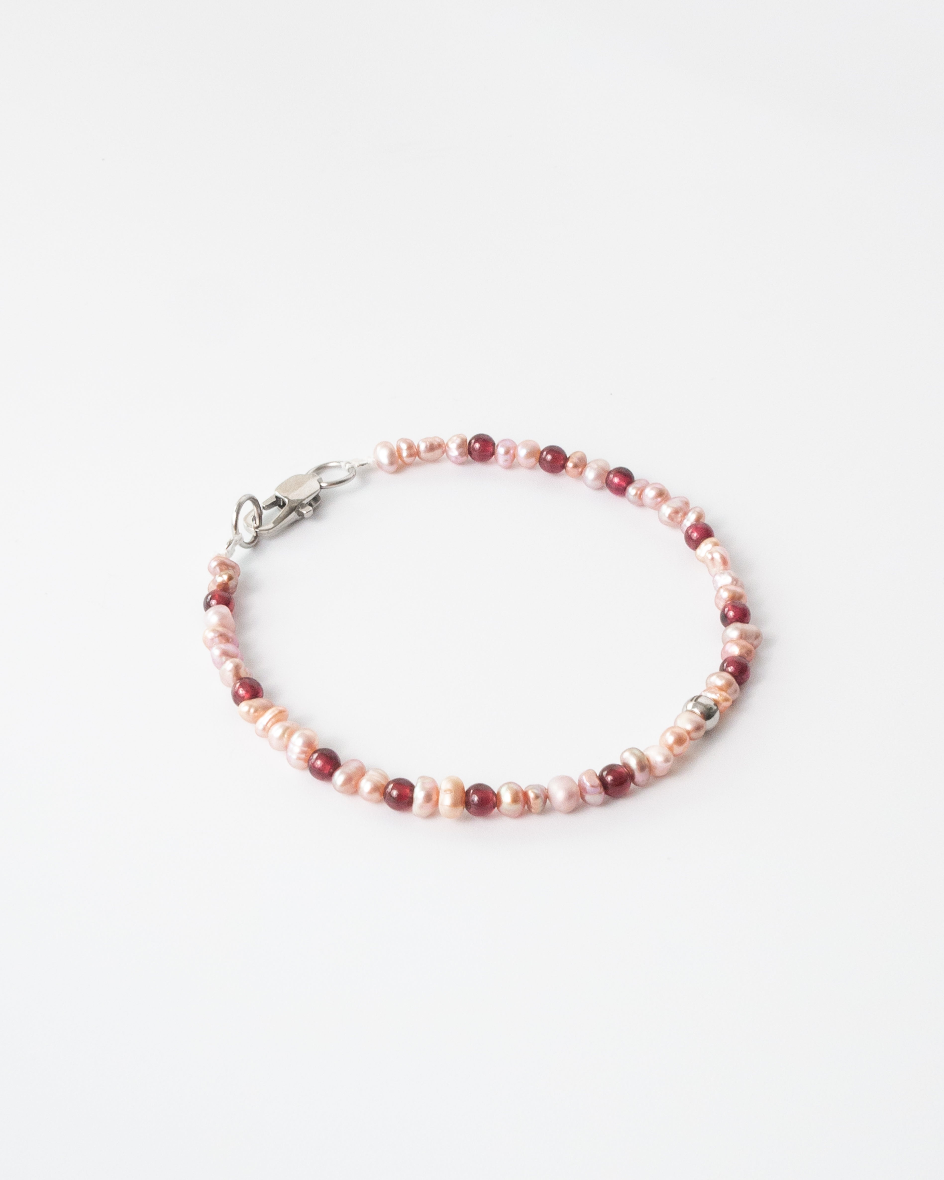 Lavii Petite Garnet Beaded Rosé Pearl Bracelet