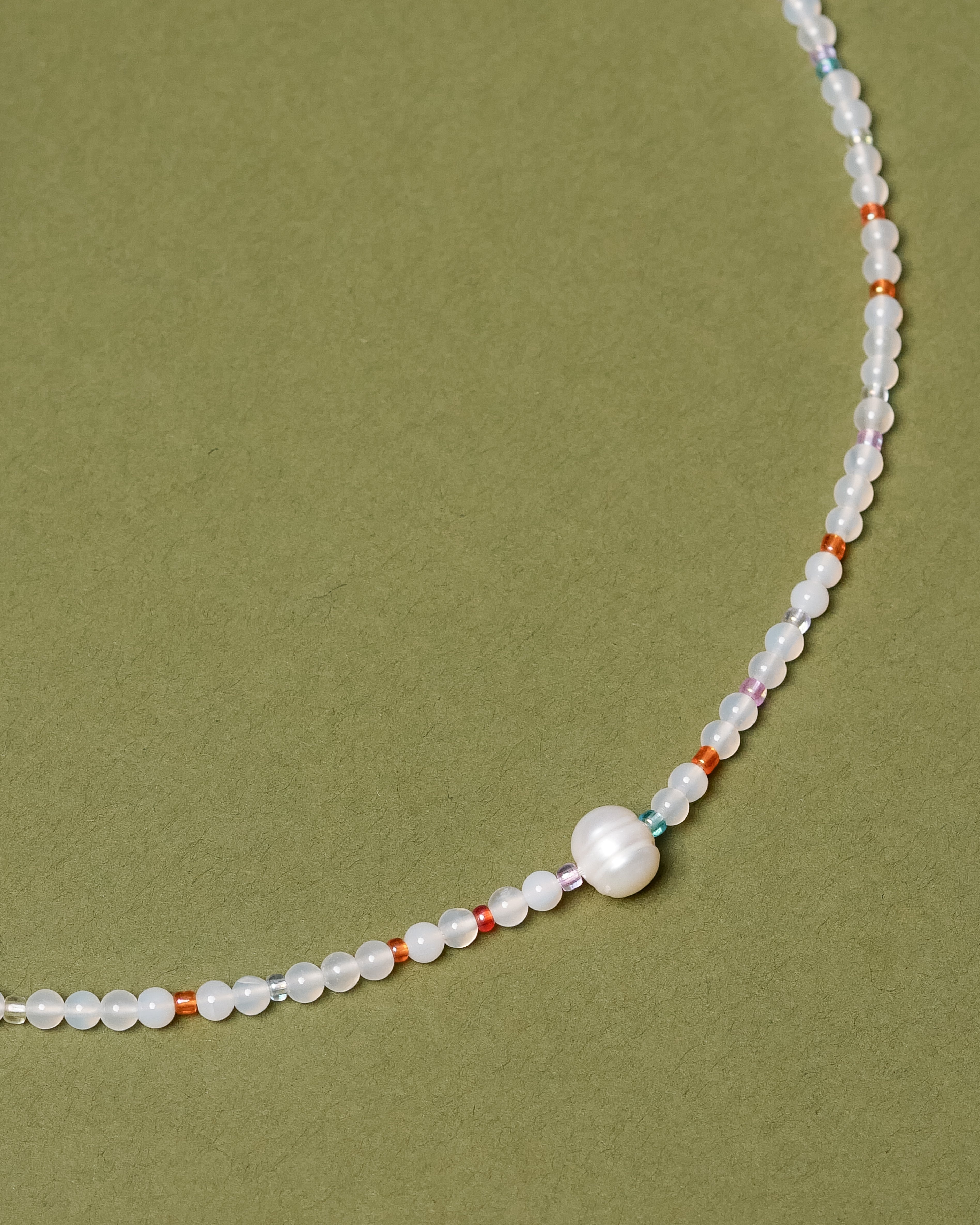 Hana White Agate Multicolor Beaded Pearl Necklace