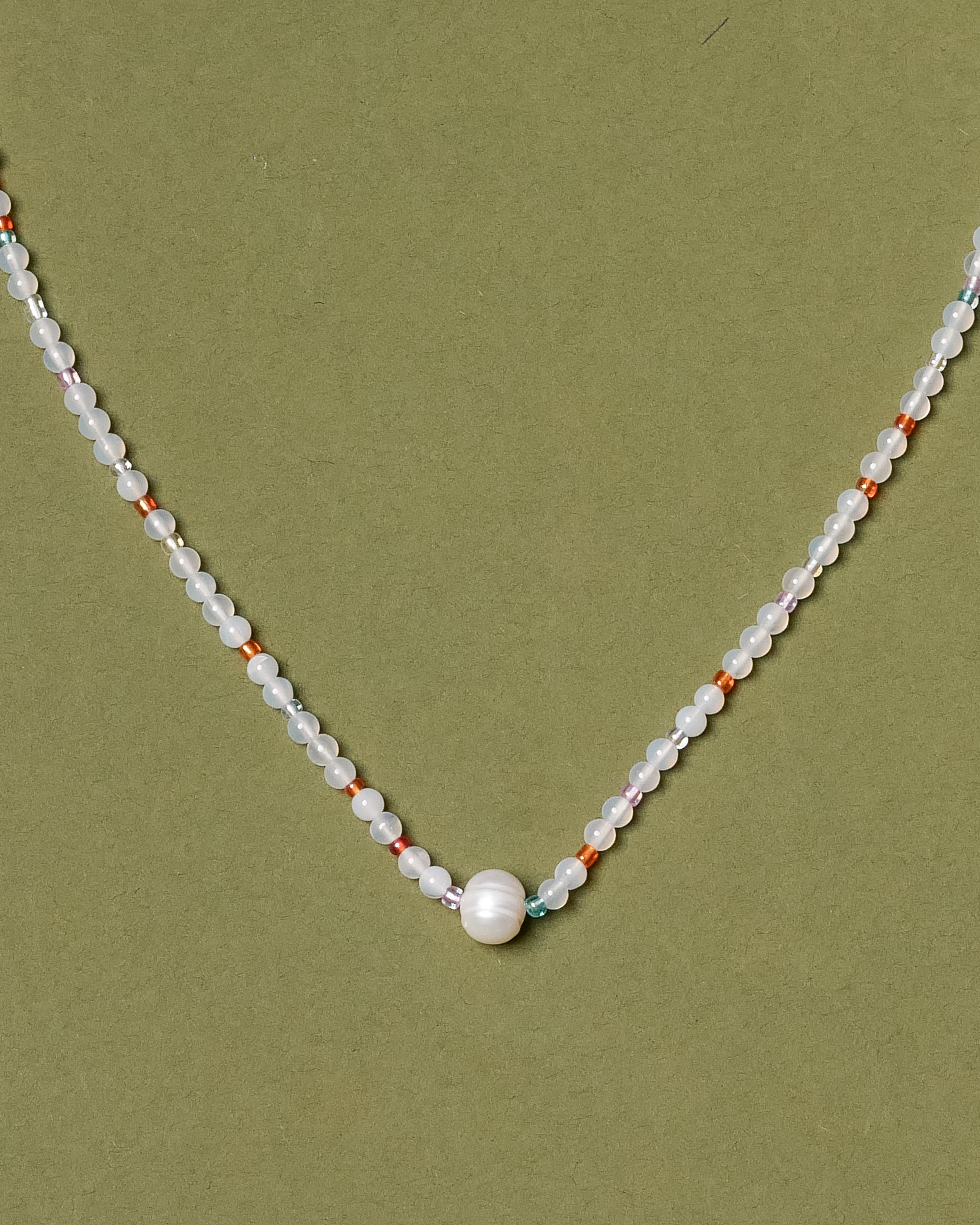 Hana White Agate Multicolor Beaded Pearl Necklace