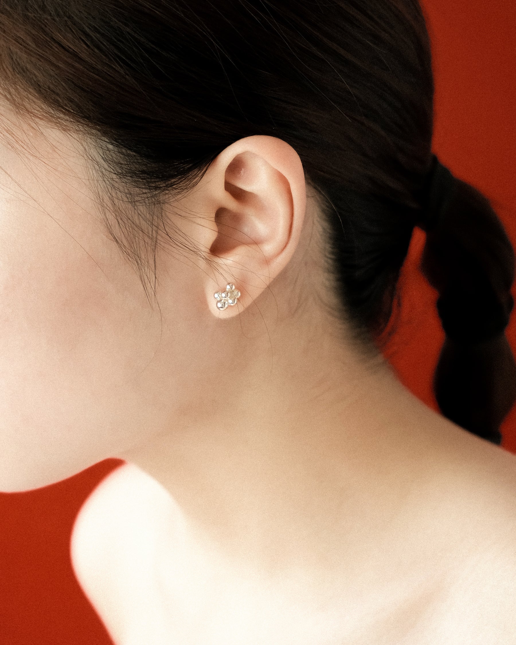 Édith Tiny Bobble Grape Stud Earrings