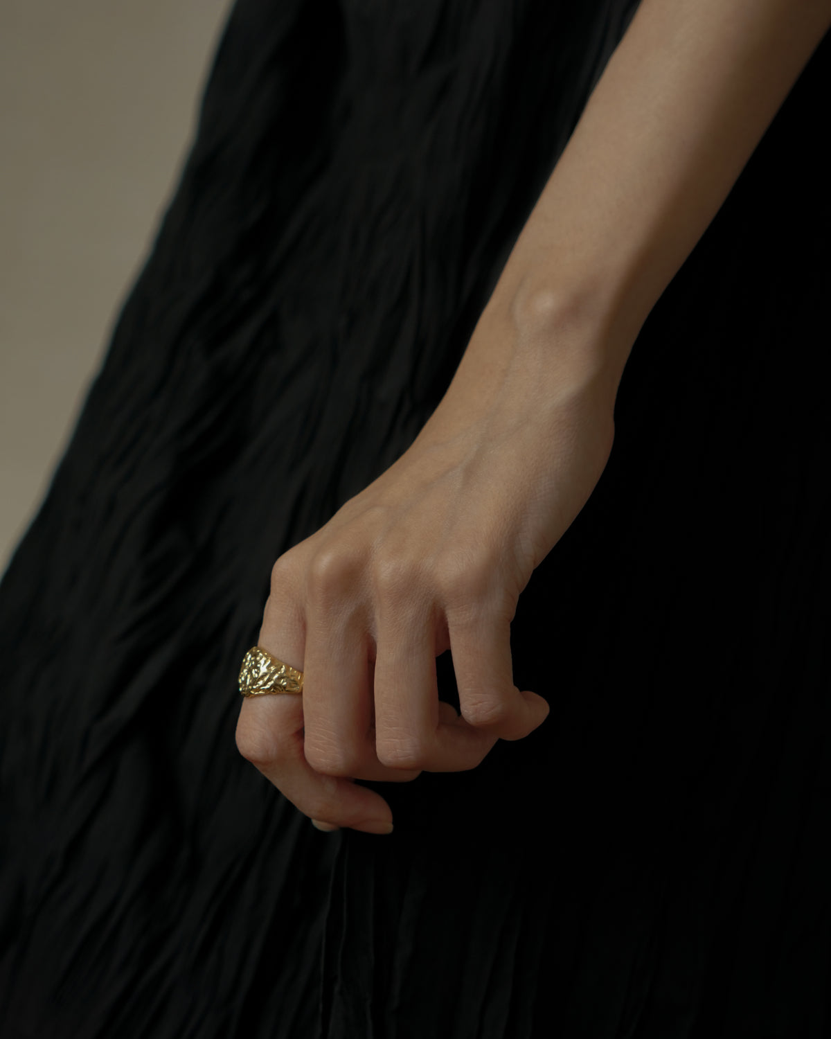 Kaiya Hammered Signet Ring