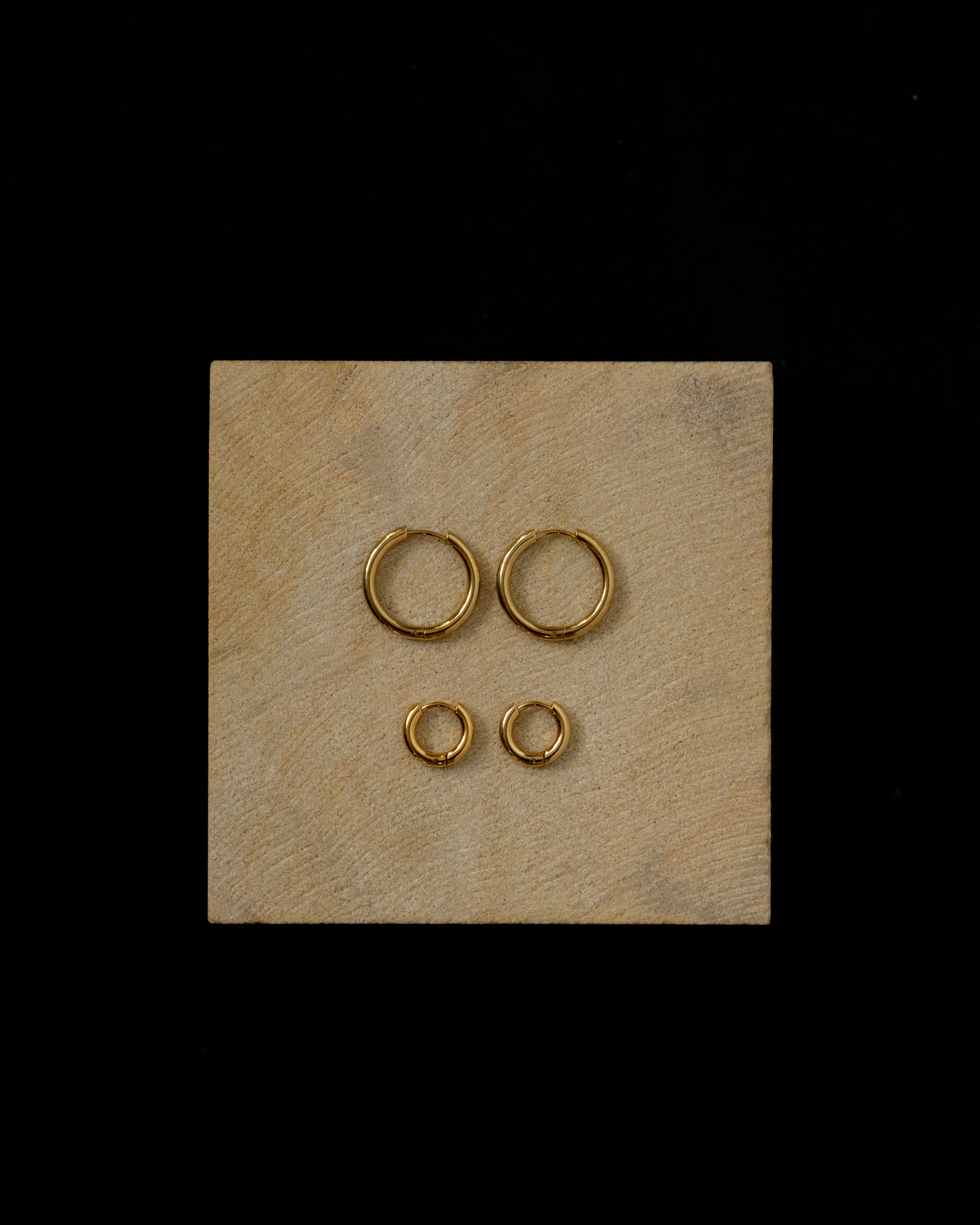 Basic Medium Huggie Hoop Earrings