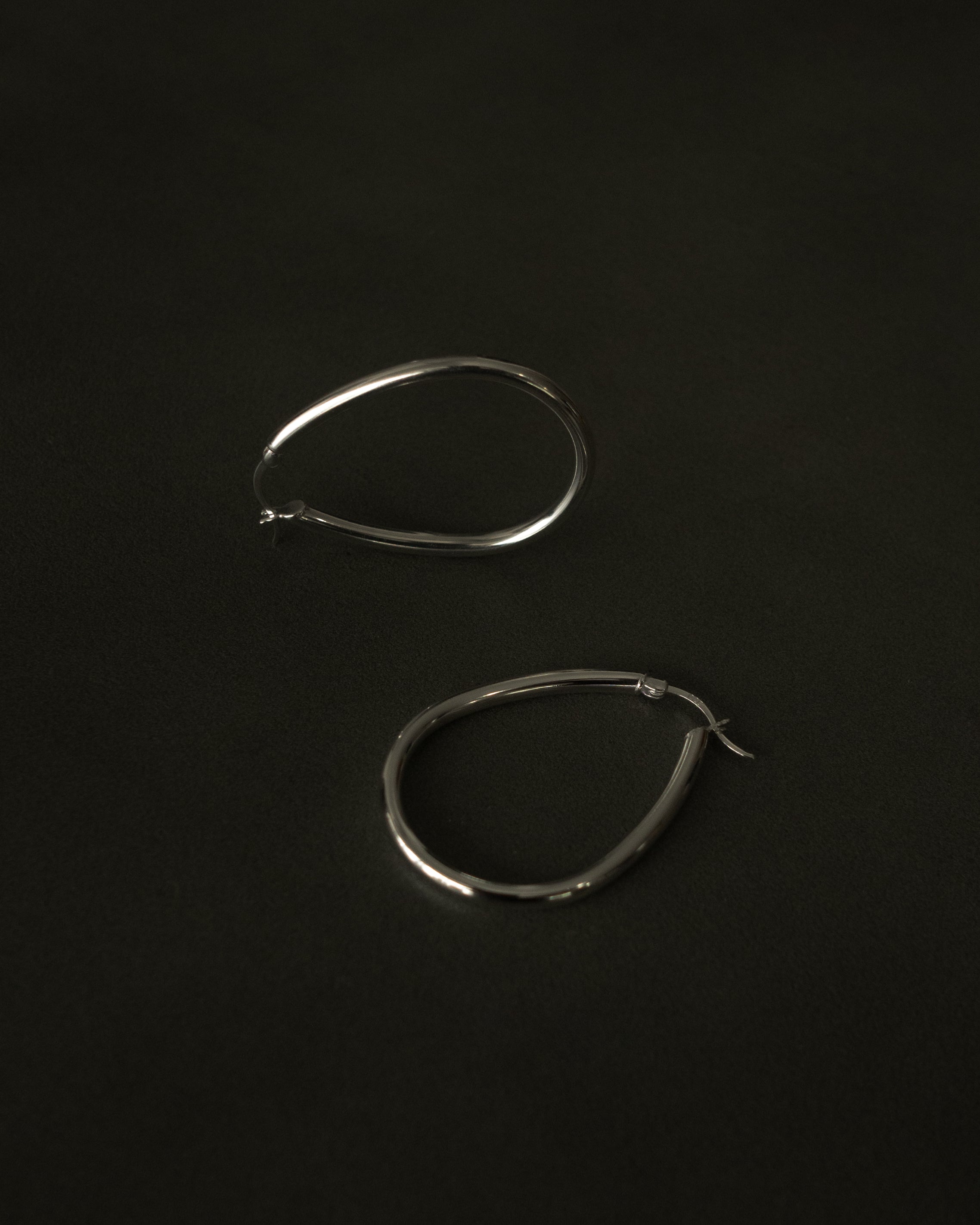 Taelyn Large Oval Hoop Earrings