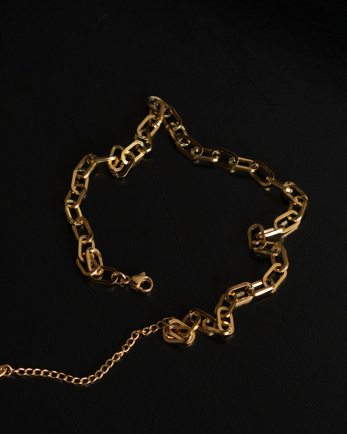 Ava Bold Chain Choker