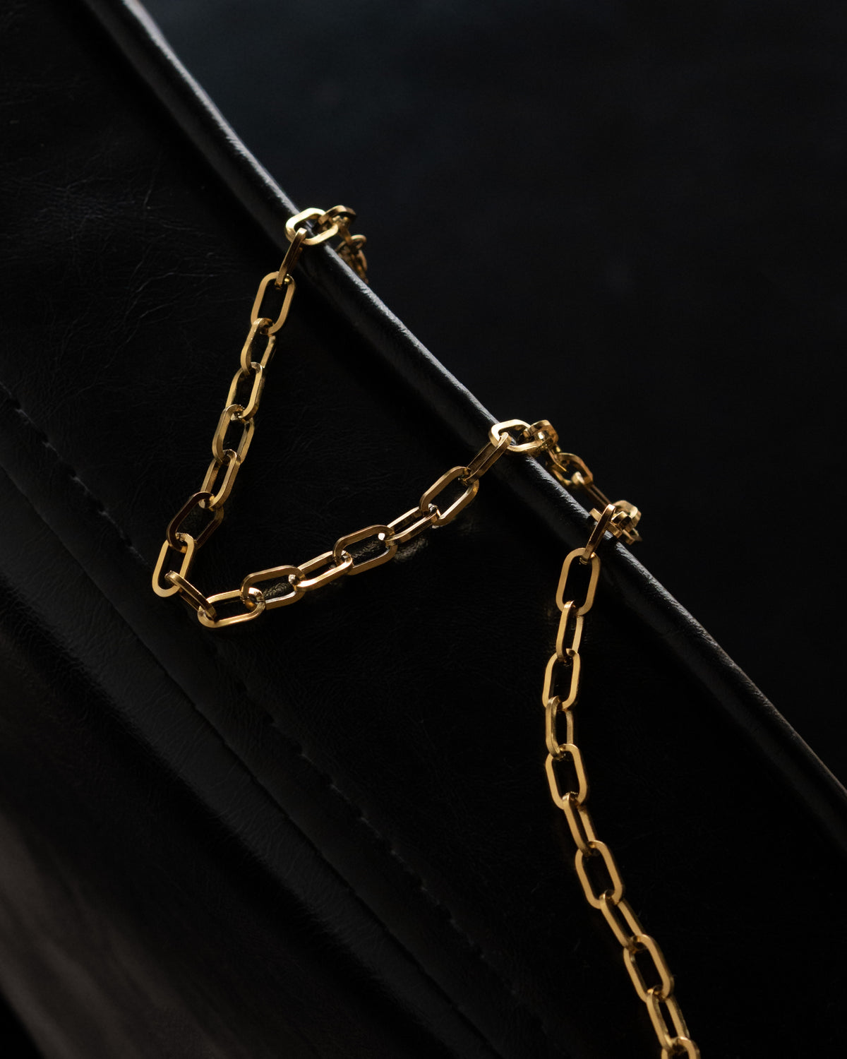 Ava Bold Chain Choker