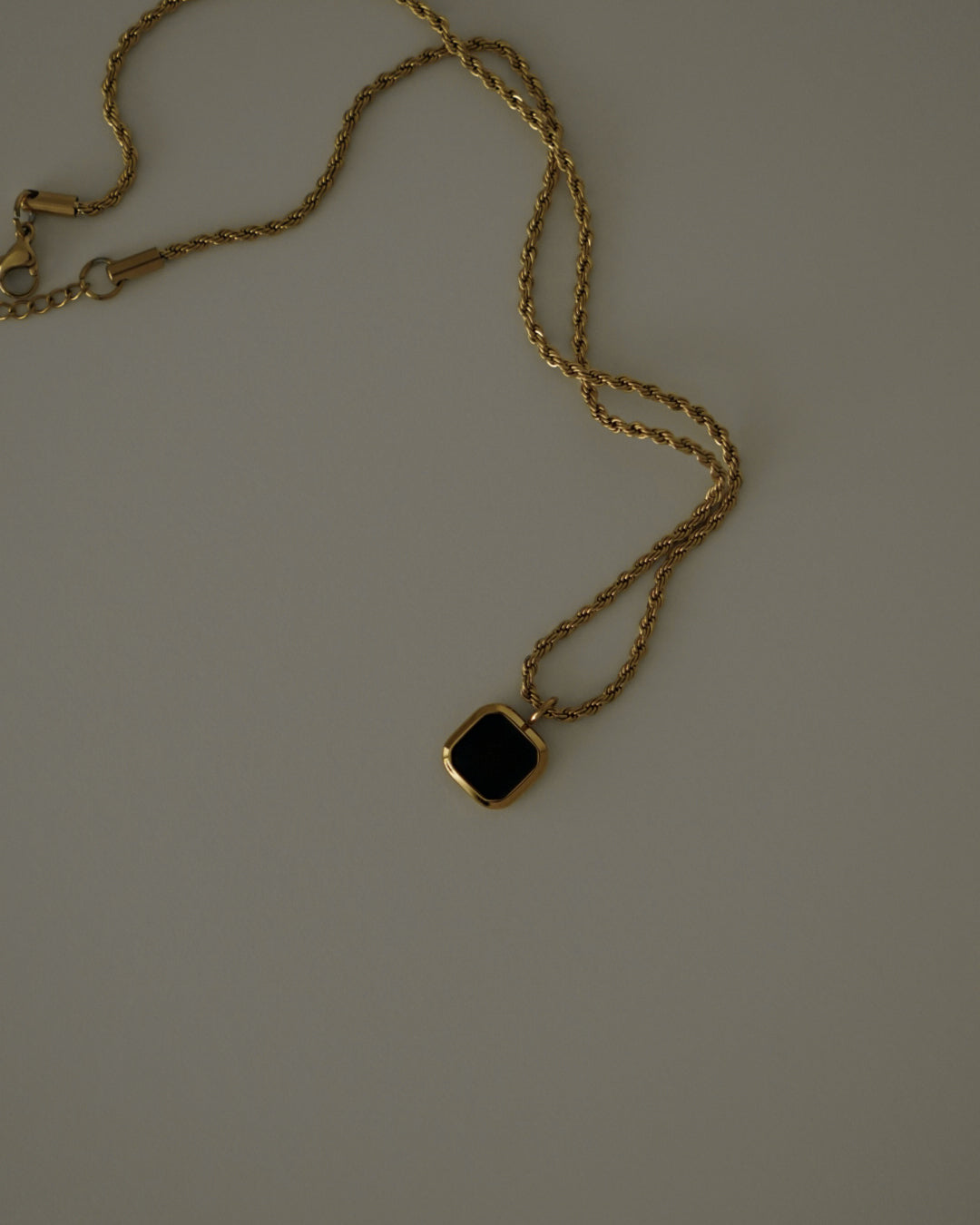 Tami Pendant Necklace